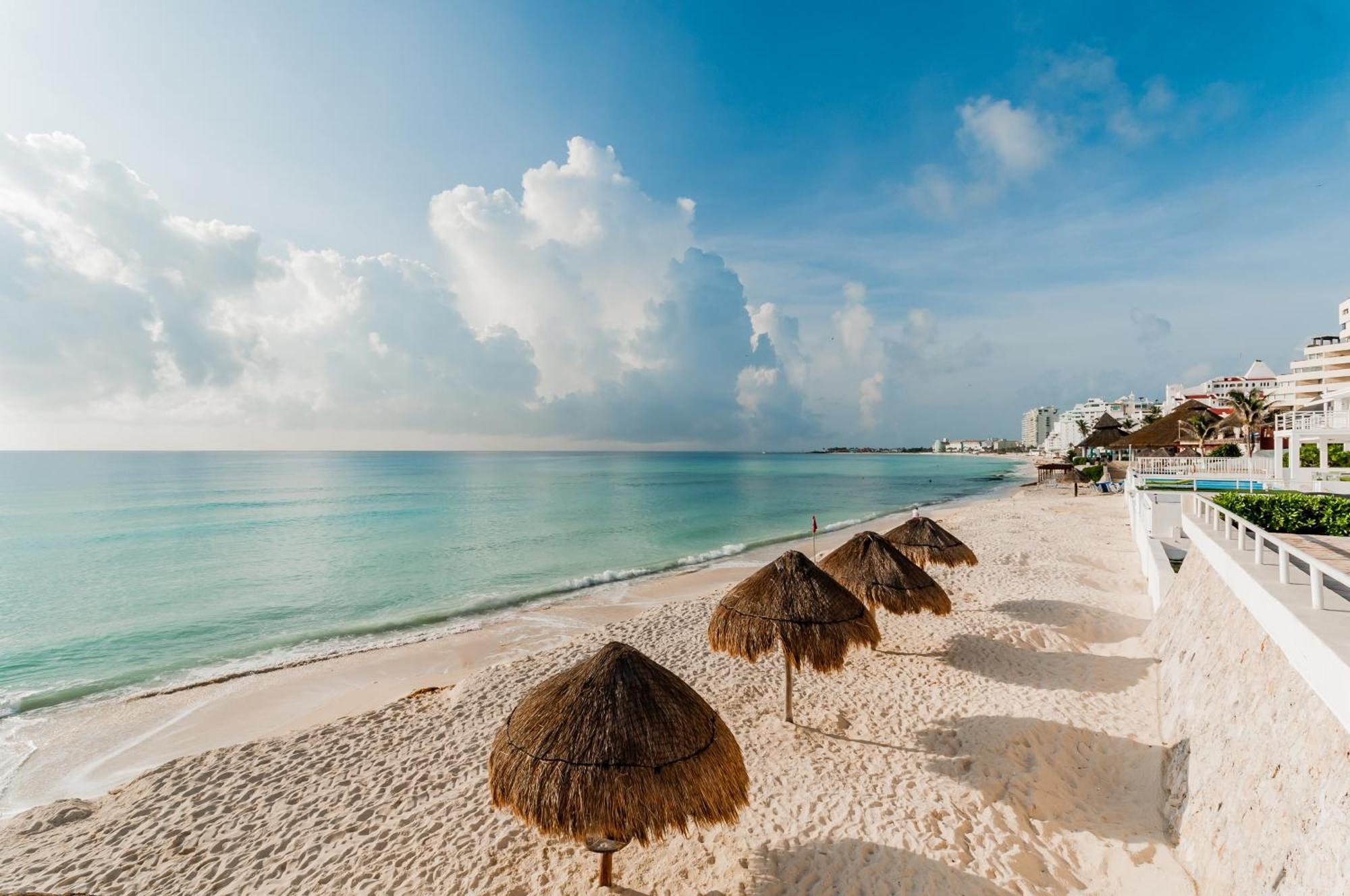 Brisas Beachfront Penthouses Aparthotel