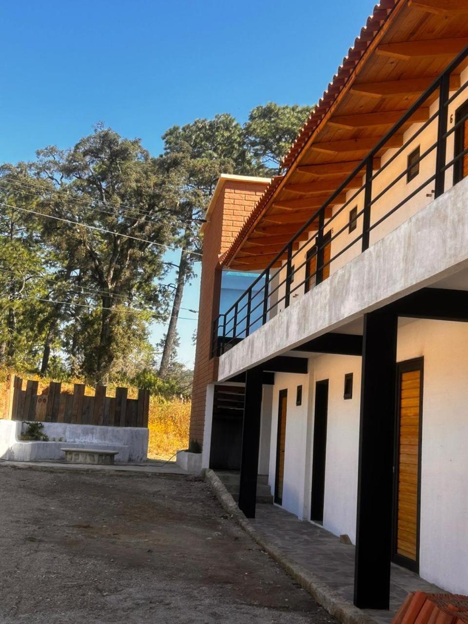 Tlalcosahua, De Montana, Hotel *