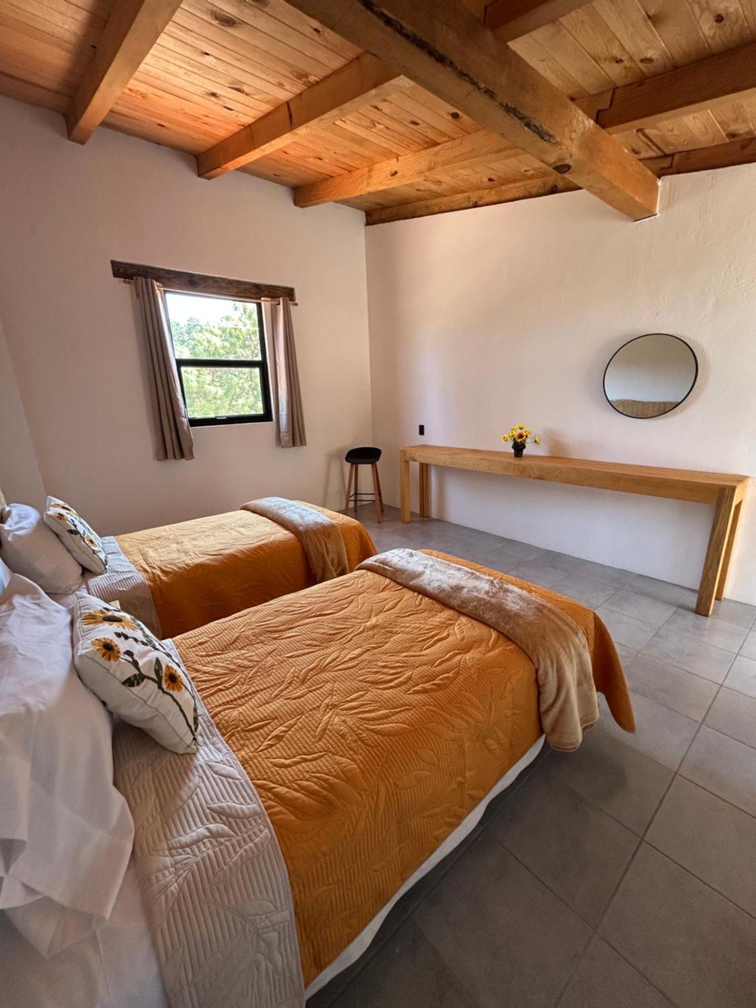 Tlalcosahua, De Montana, Hotel *