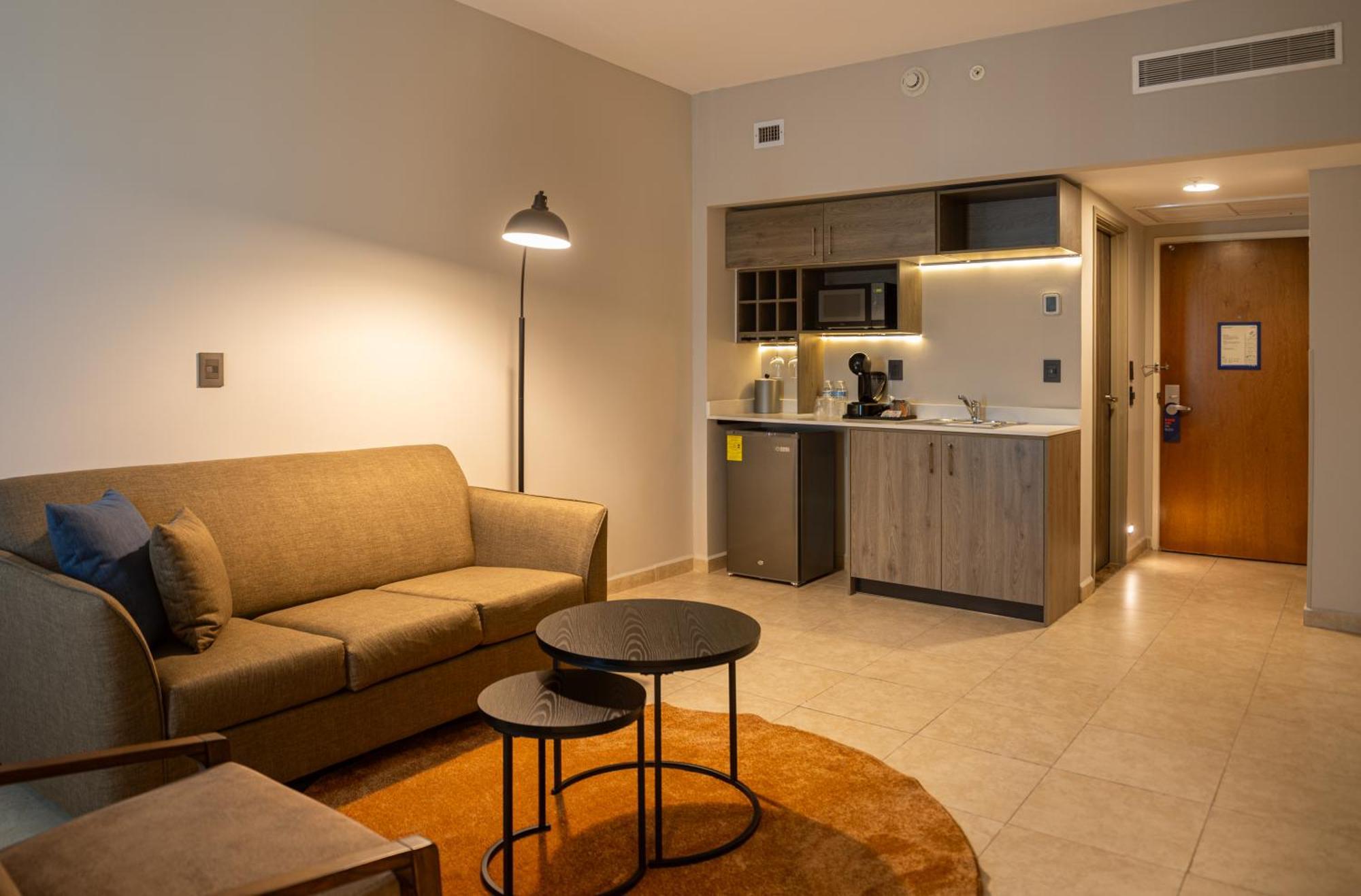 Express By Ihg 4*