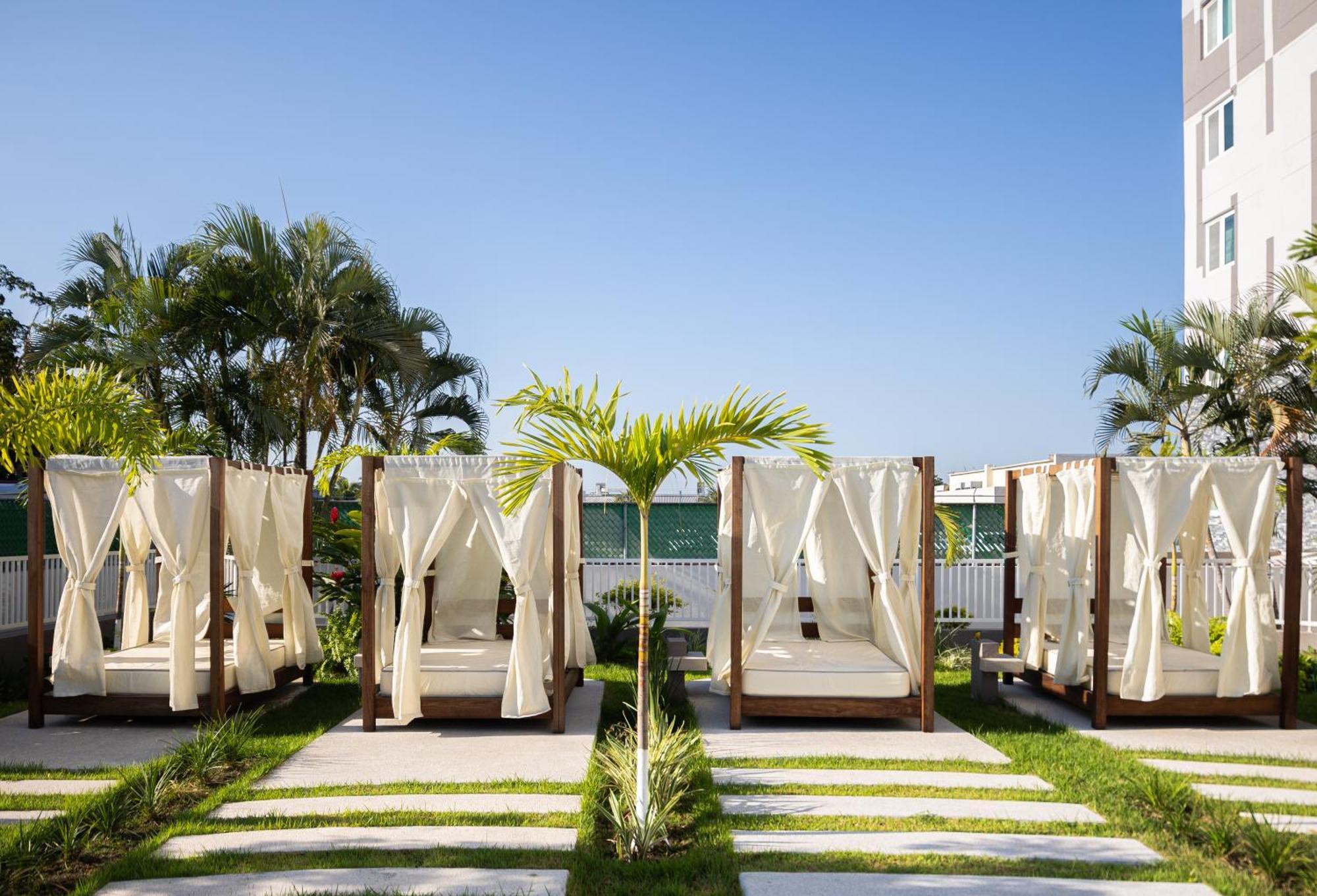 Express By Ihg Hotel