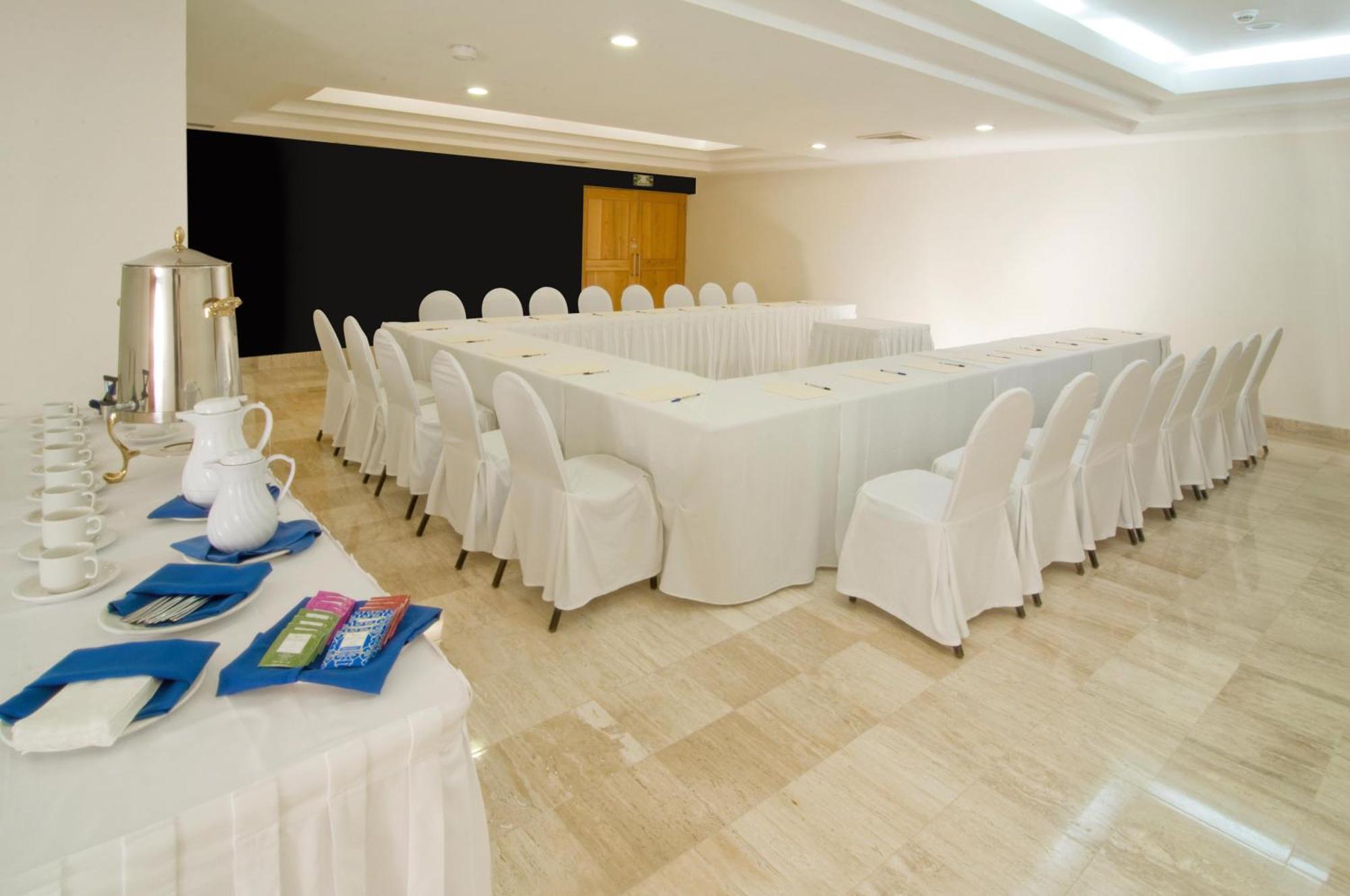 Oasis Palm 4* Cancun