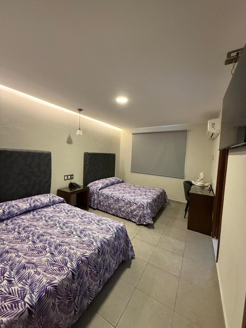 Impala -atras Del Ado Hotel Veracruz