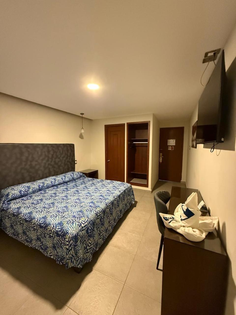 Impala -atras Del Ado Hotel Veracruz
