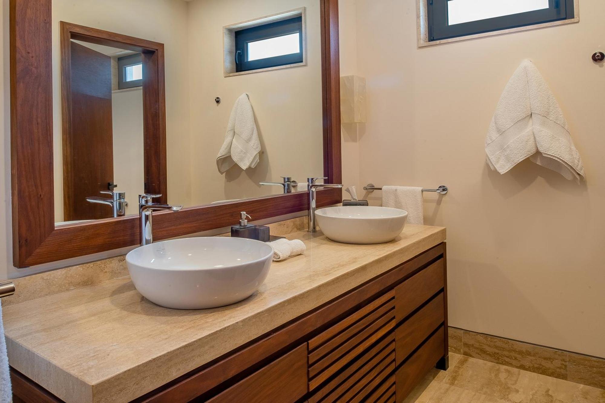 Stunning 11bd Fully Staffed, Indoor Tennis And Villa San Jose del Cabo