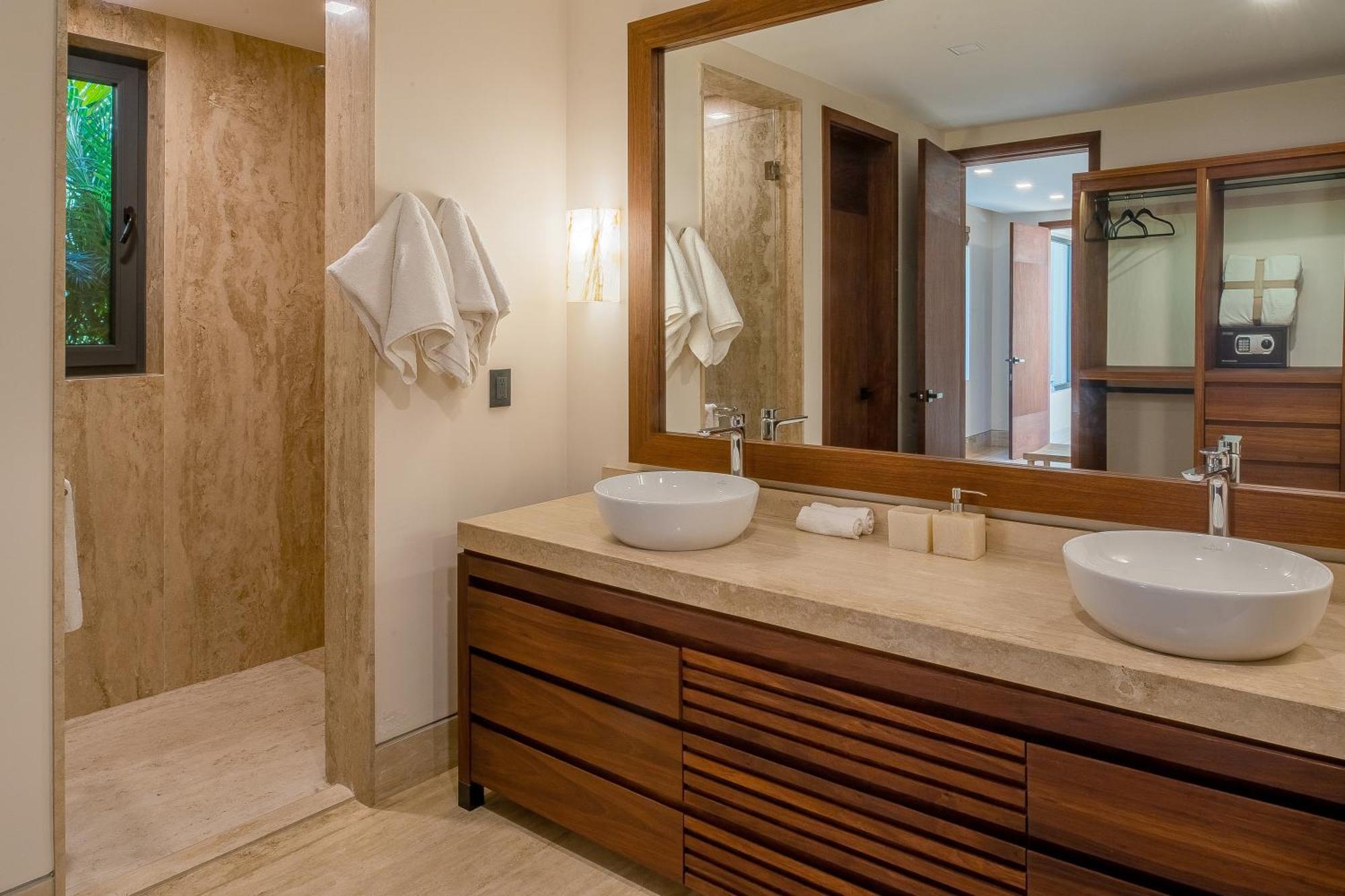Stunning 11bd Fully Staffed, Indoor Tennis And Villa