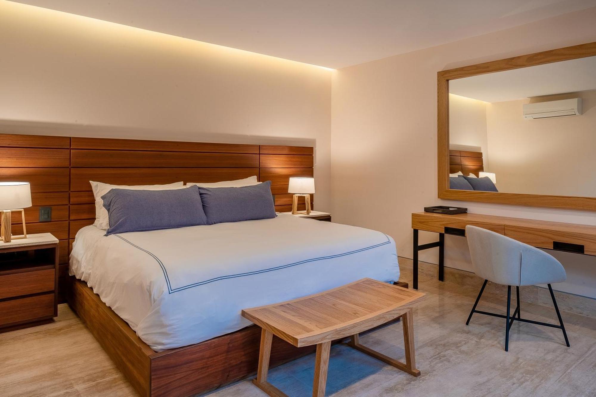 Stunning 11bd Fully Staffed, Indoor Tennis And Villa