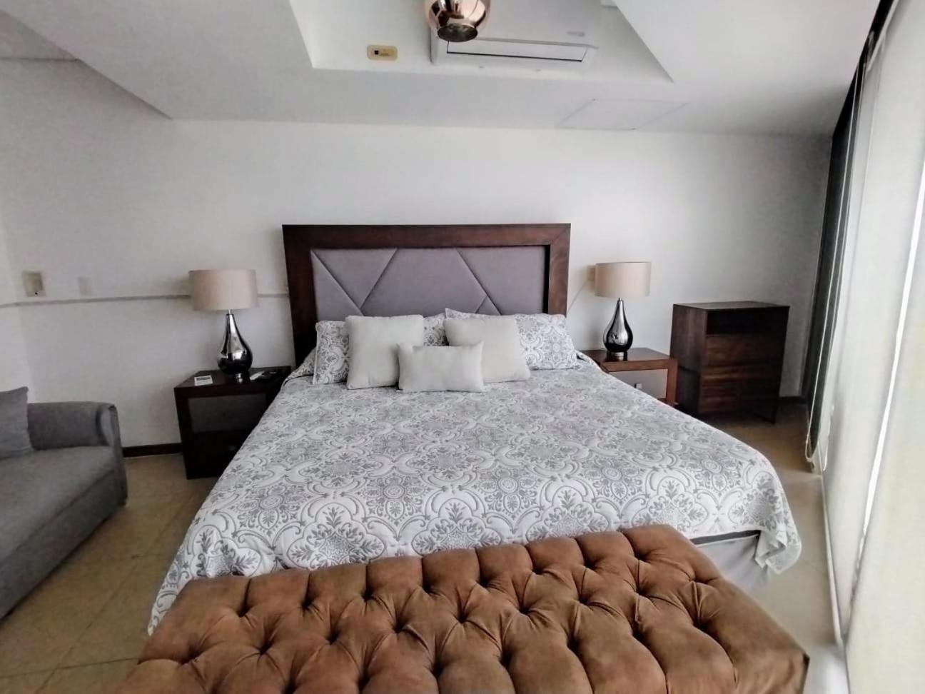 Nima Bay, Marina Vallarta Apartment