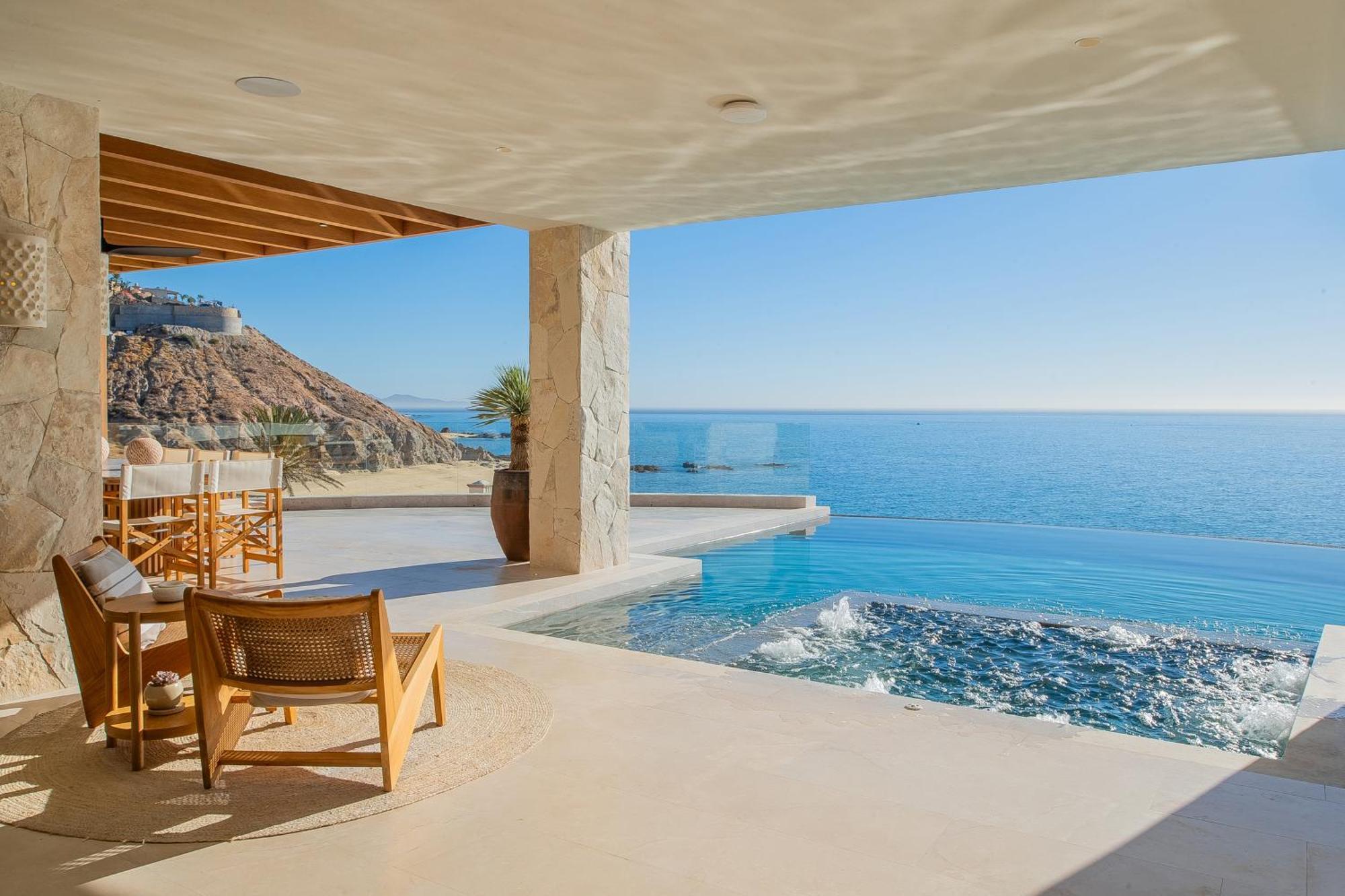 New Stunning Villa, Full Staff, Gym And Has Its Own Private Swimmable