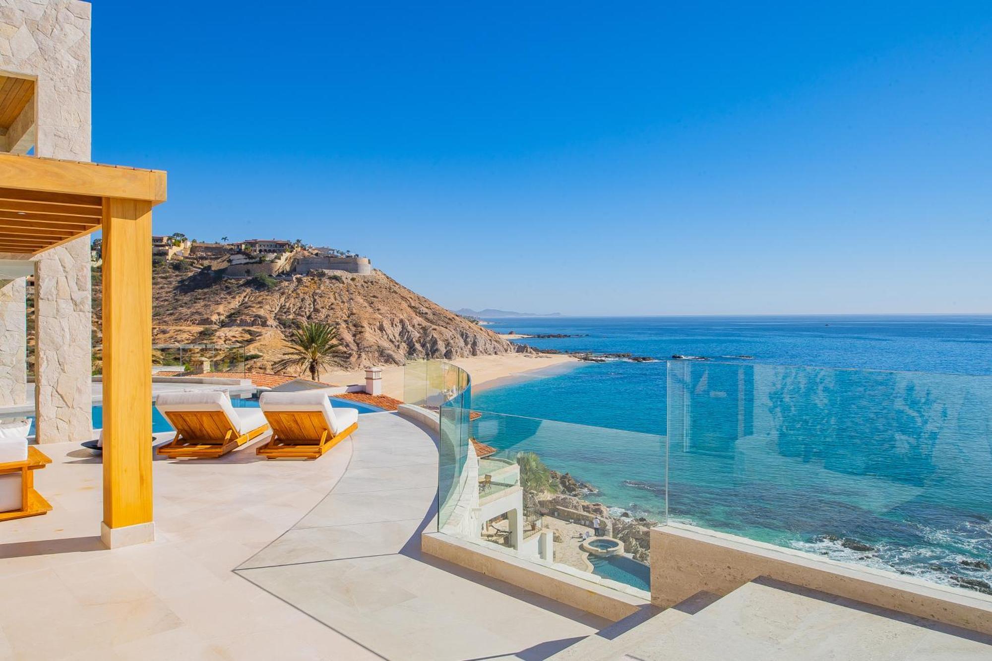 New Stunning Villa, Full Staff, Gym And Has Its Own Private Swimmable Villa