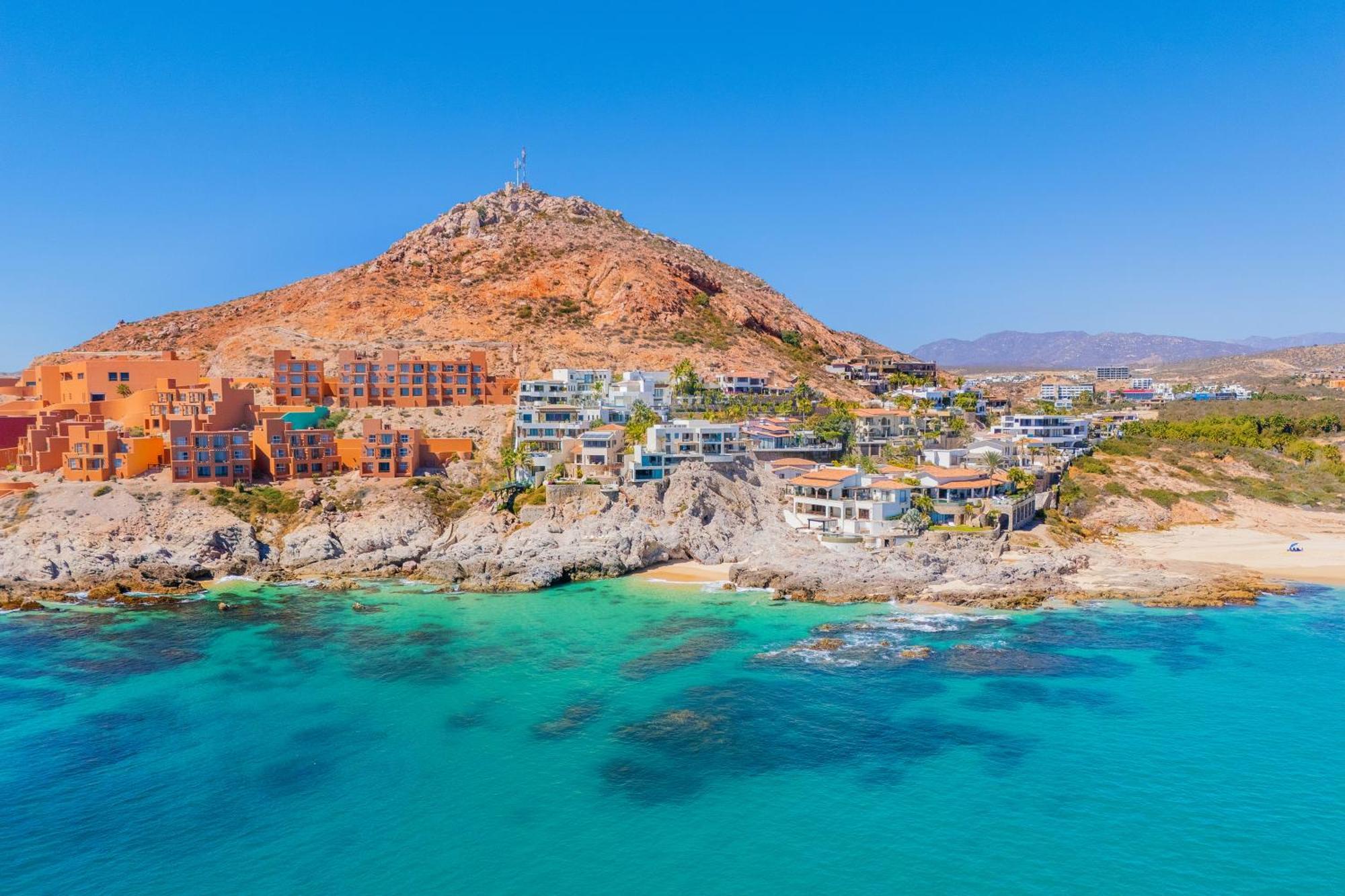 New Stunning Villa, Full Staff, Gym And Has Its Own Private Swimmable
