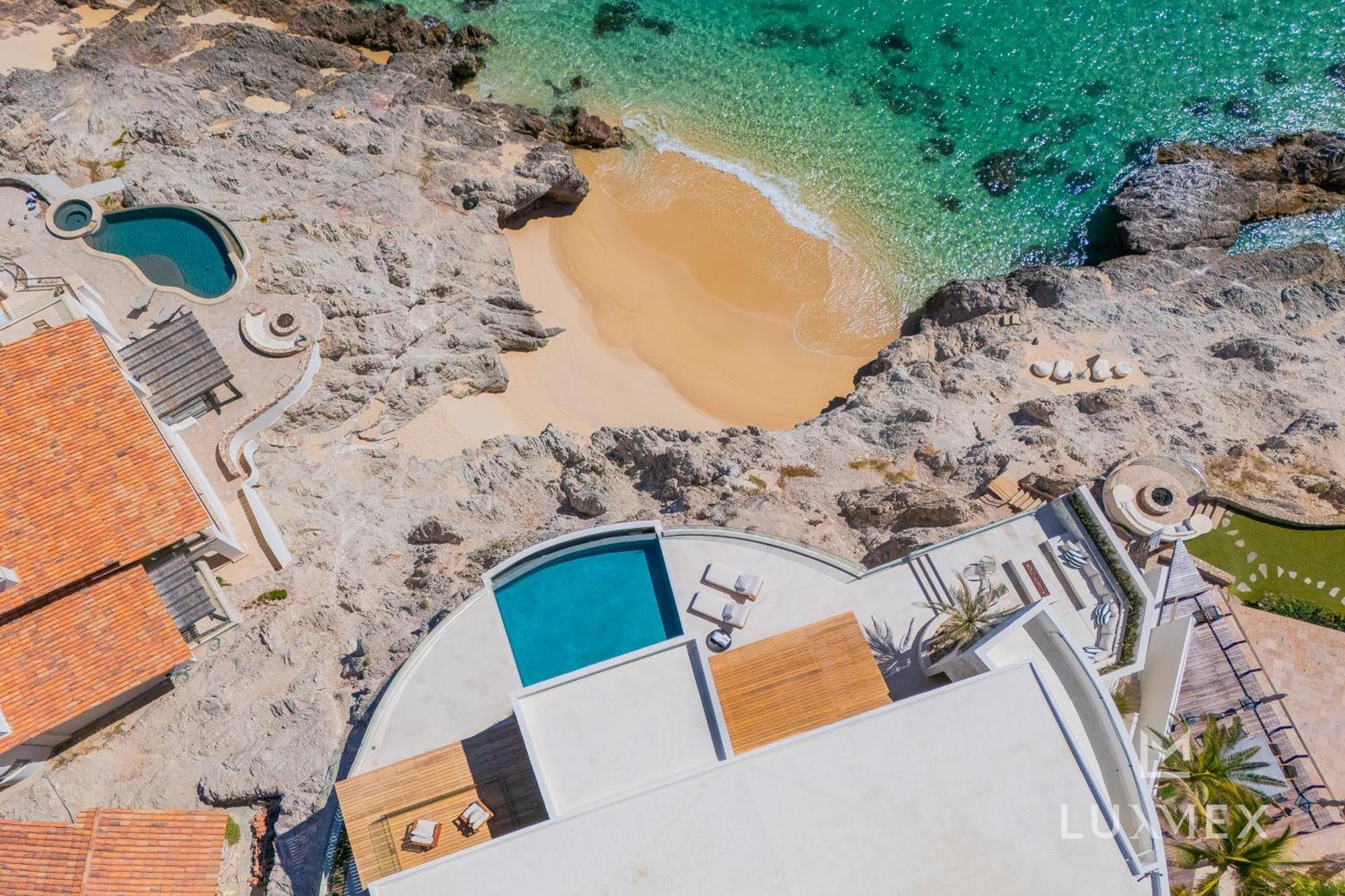 New Stunning Villa, Full Staff, Gym And Has Its Own Private Swimmable Villa San Jose del Cabo