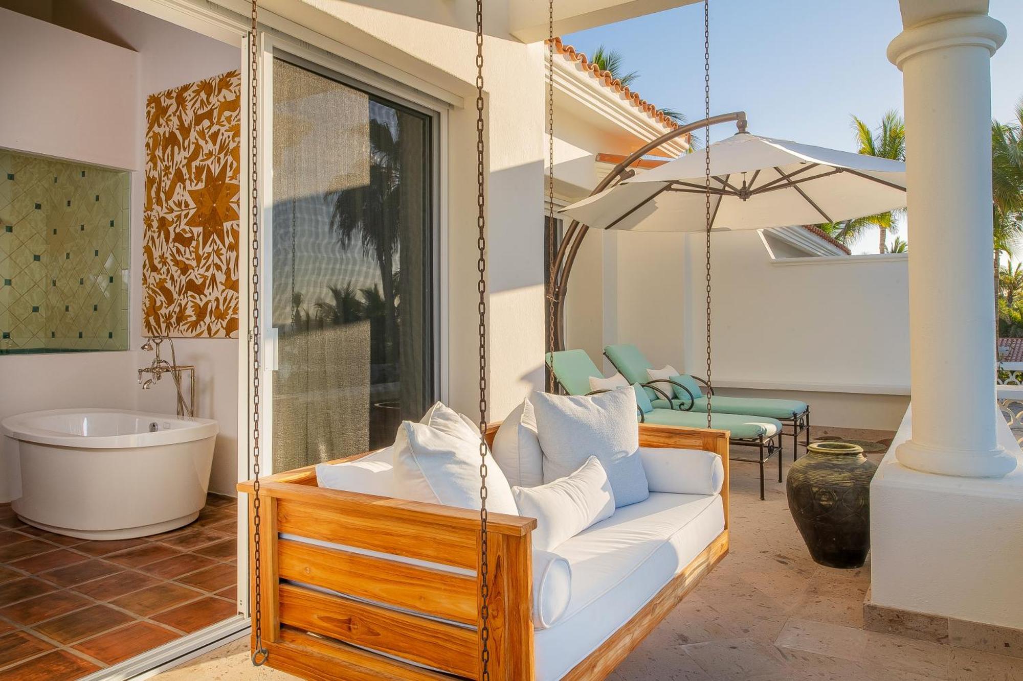 Beautiful 5 Bd Del Mar Staffed & Steps From The *