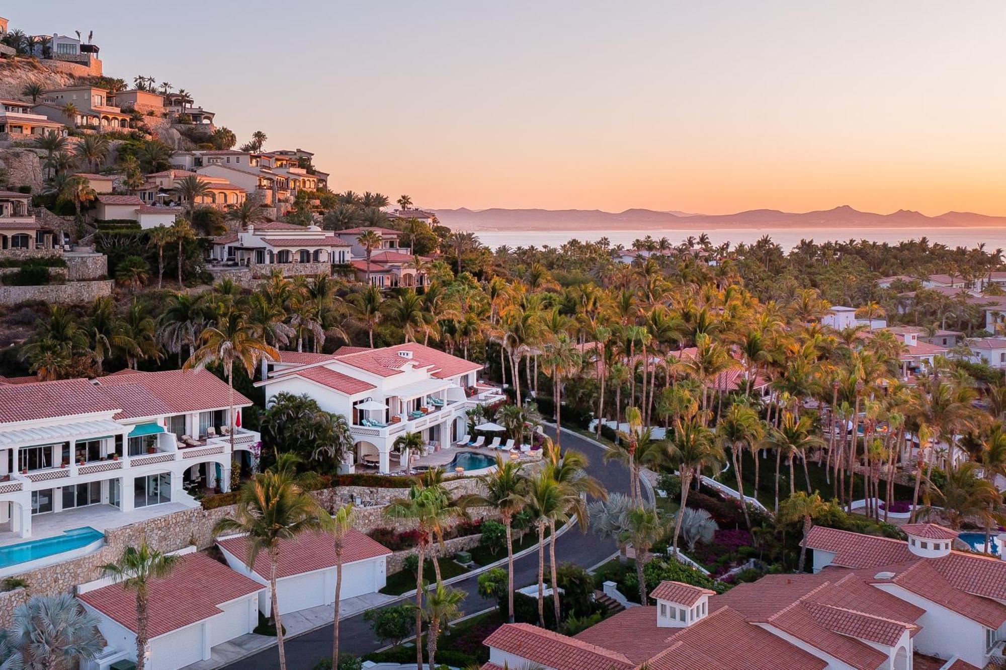 Beautiful 5 Bd Del Mar Staffed & Steps From The San Jose del Cabo