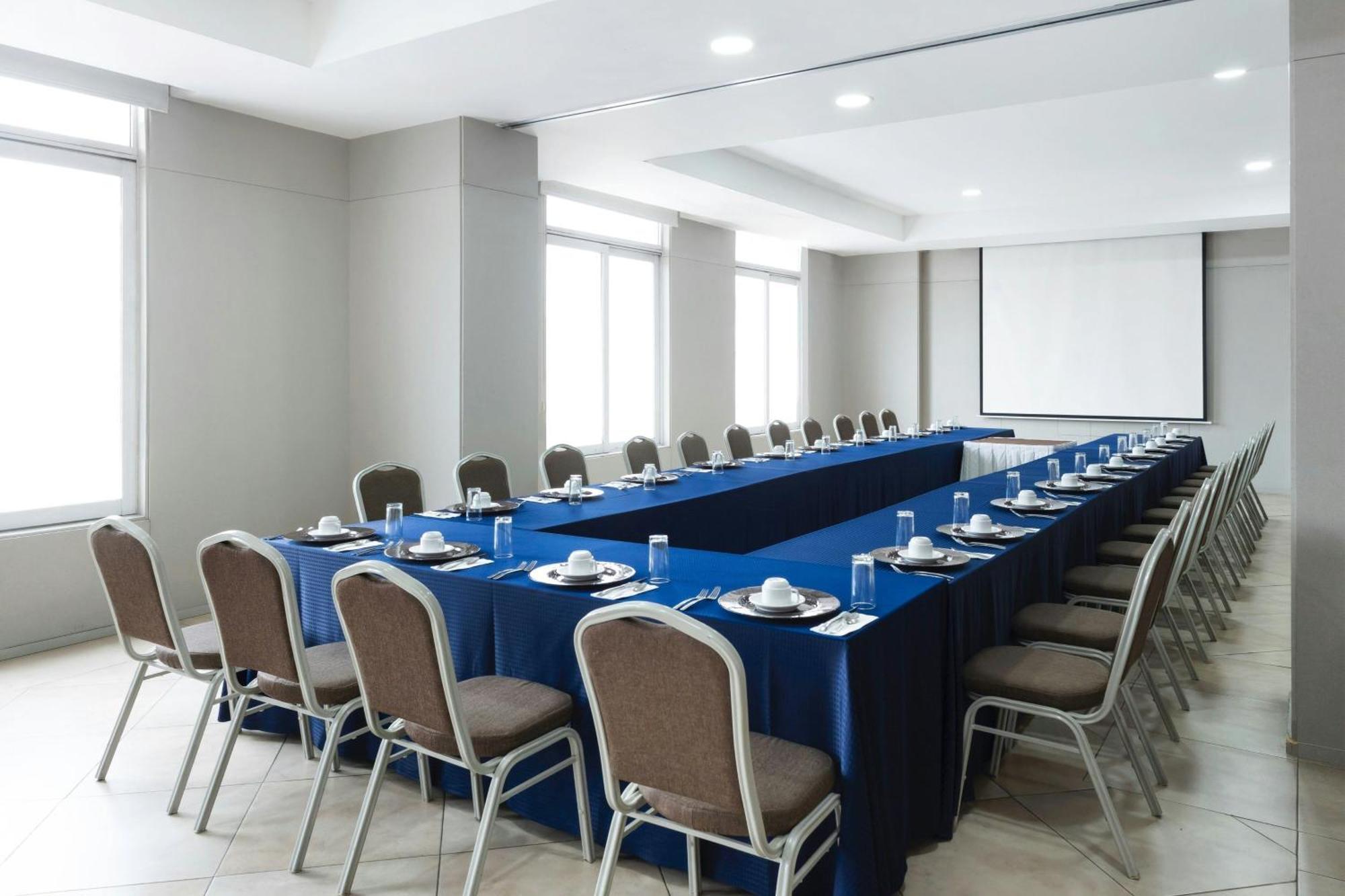 Courtyard By Marriott Animas 4*