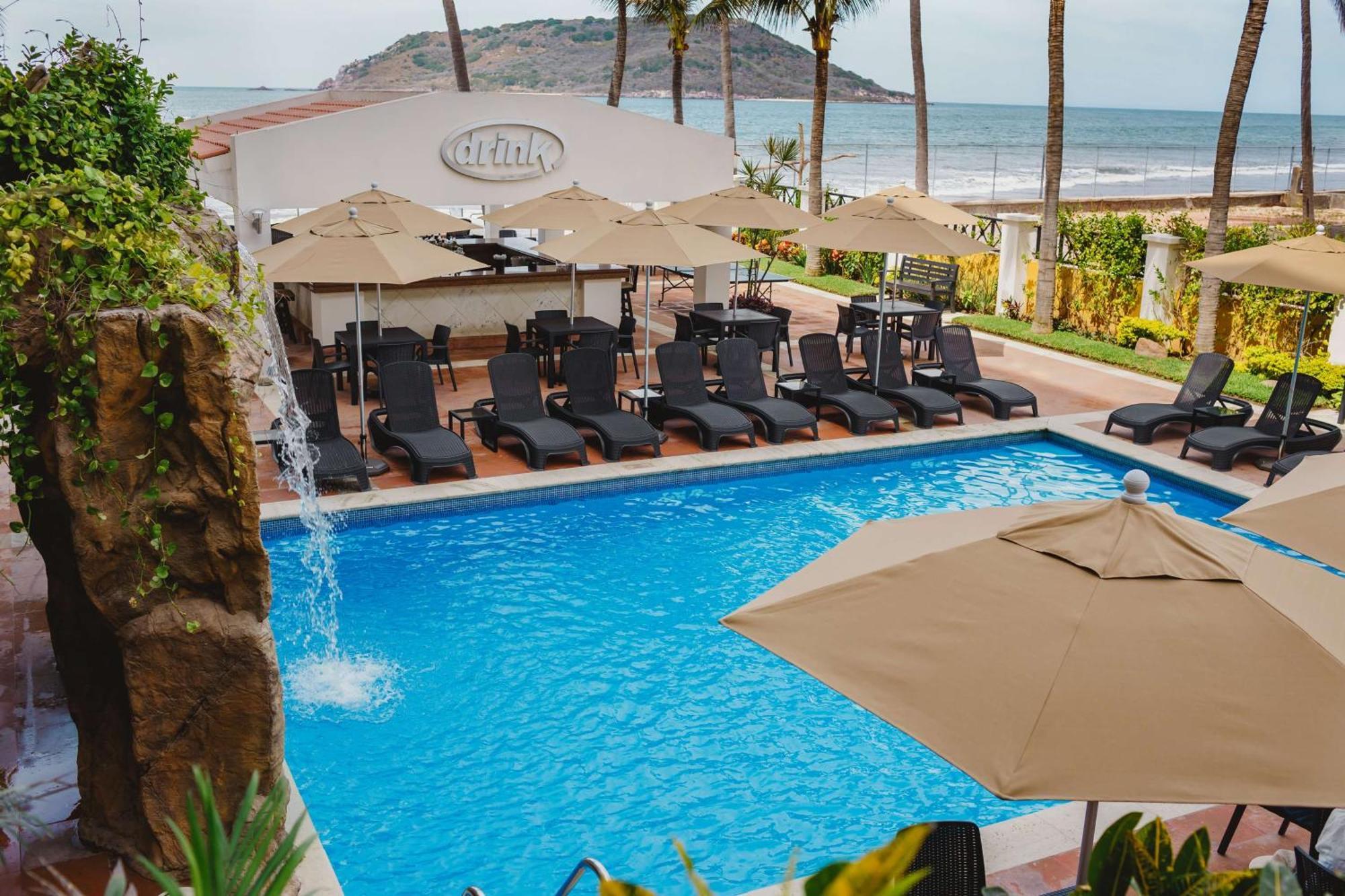 Western Freeman Zona Dorada Hotel