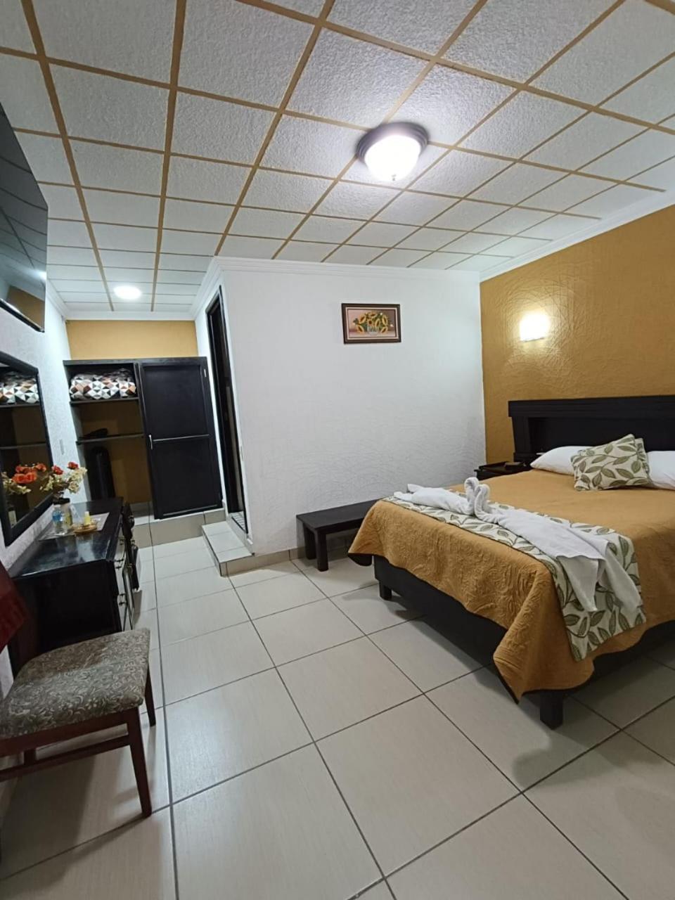Victoria Piramides Aparthotel