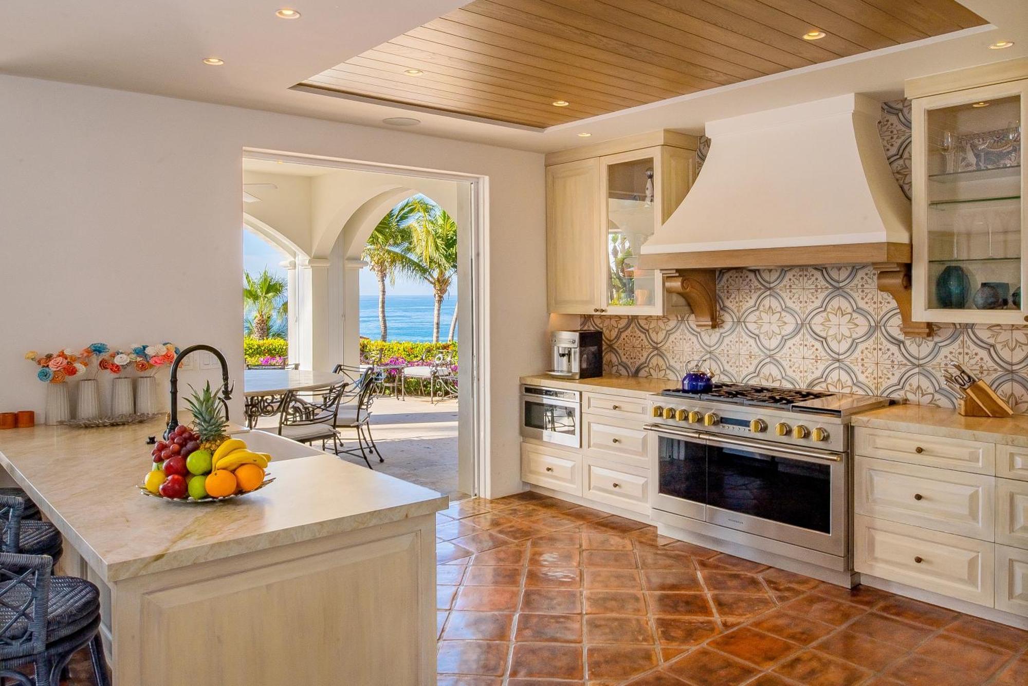 Beautiful 5 Bd Del Mar Staffed & Steps From The San Jose del Cabo