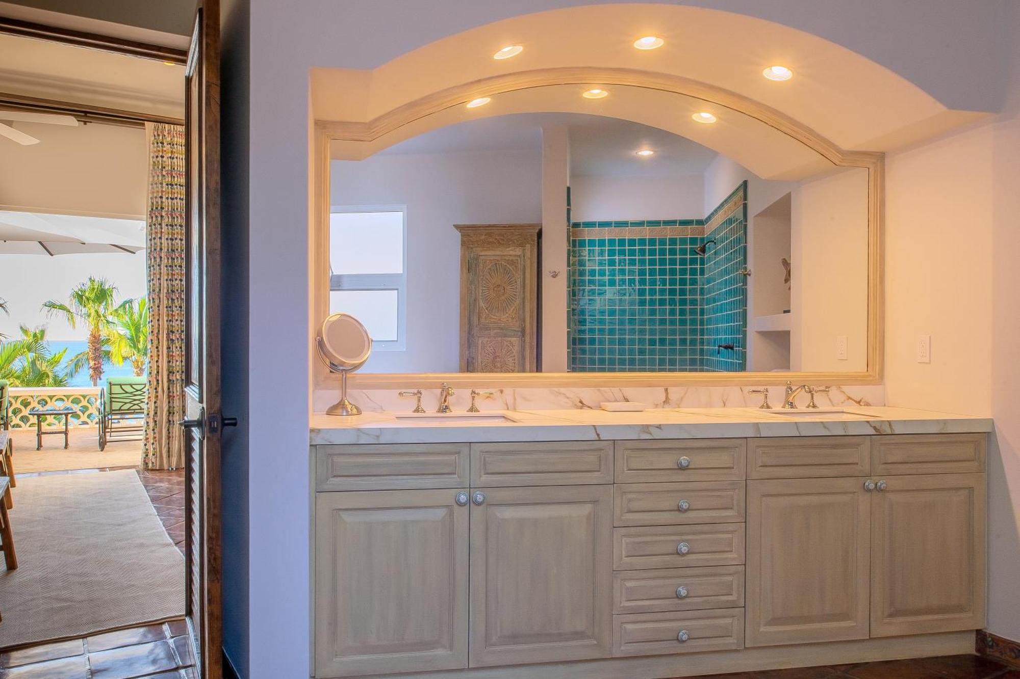 Beautiful 5 Bd Del Mar Staffed & Steps From The * San Jose del Cabo