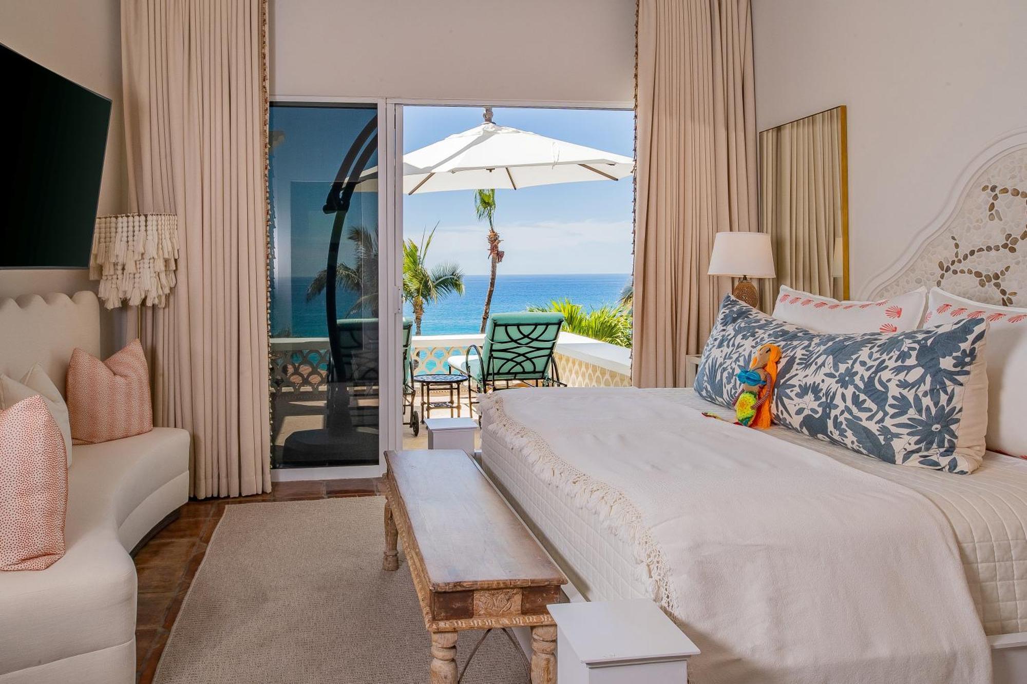 Beautiful 5 Bd Del Mar Staffed & Steps From The *