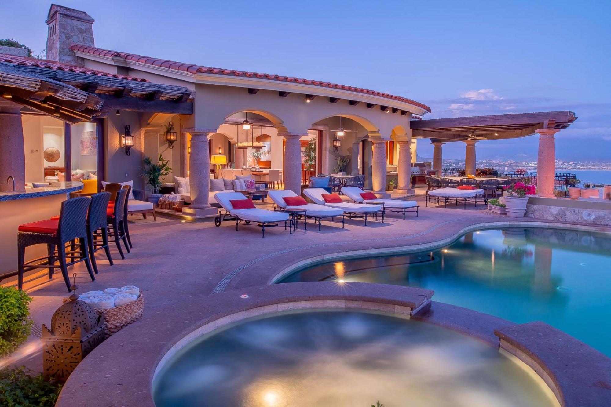 Villa Beautiful Fully Staffed & Steps From Swimmable In Del Mar