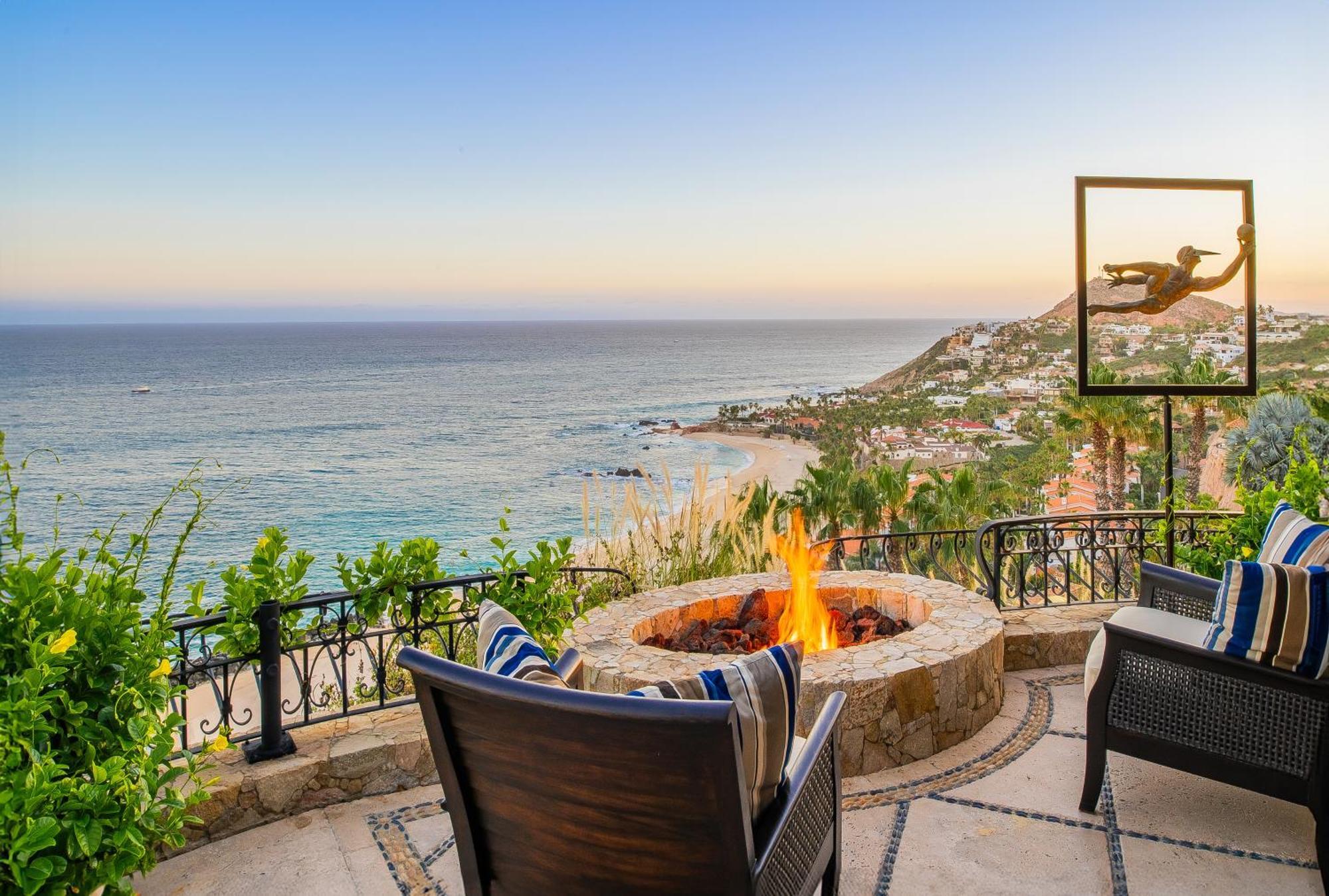 Beautiful Fully Staffed & Steps From Swimmable In Del Mar Villa *