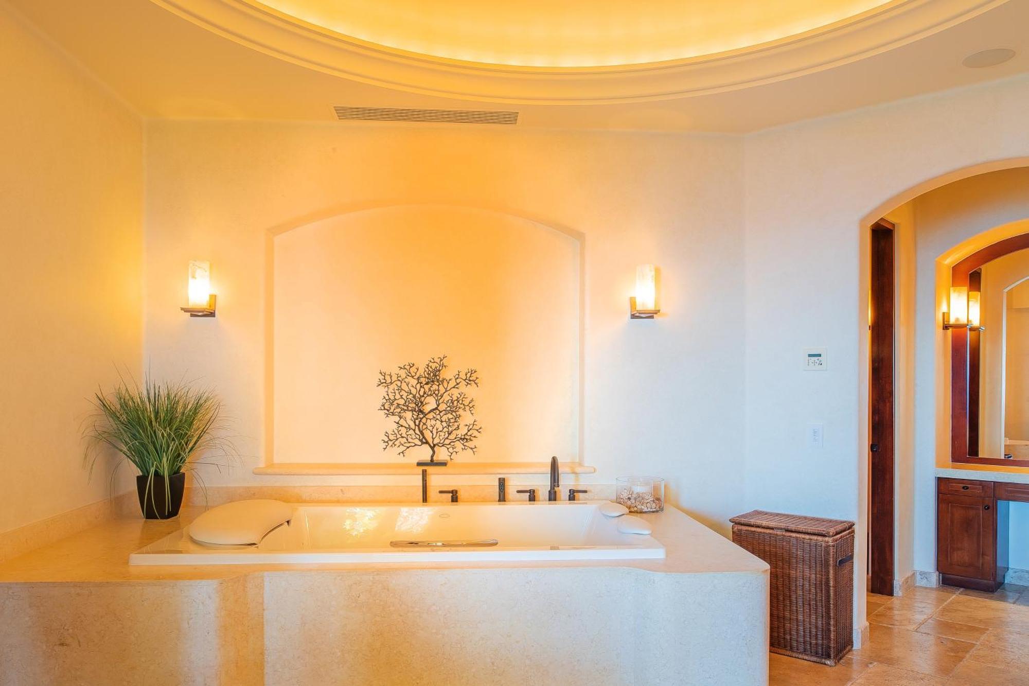 Beautiful Fully Staffed & Steps From Swimmable In Del Mar Villa San Jose del Cabo