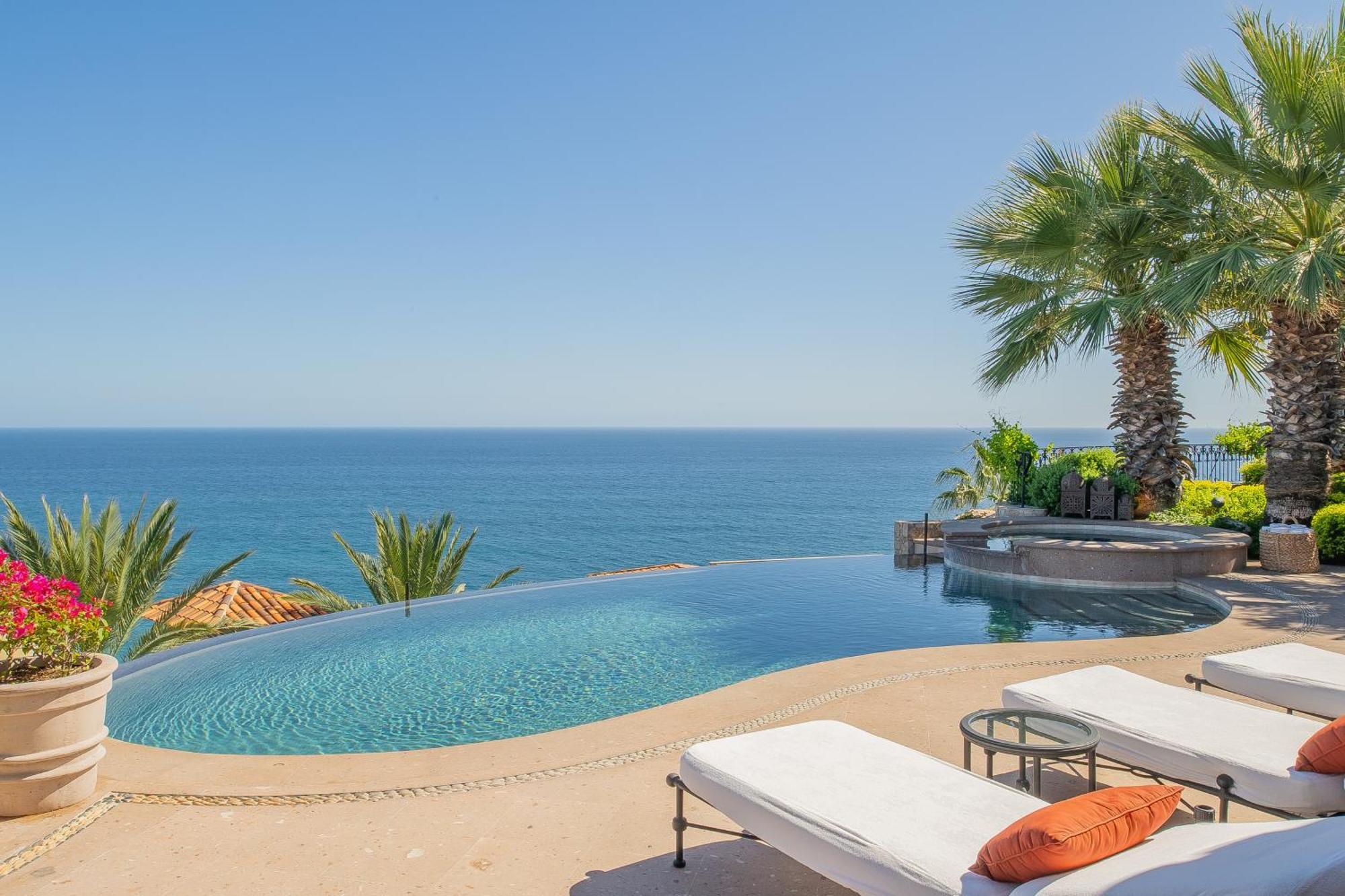 Villa Beautiful Fully Staffed & Steps From Swimmable In Del Mar *