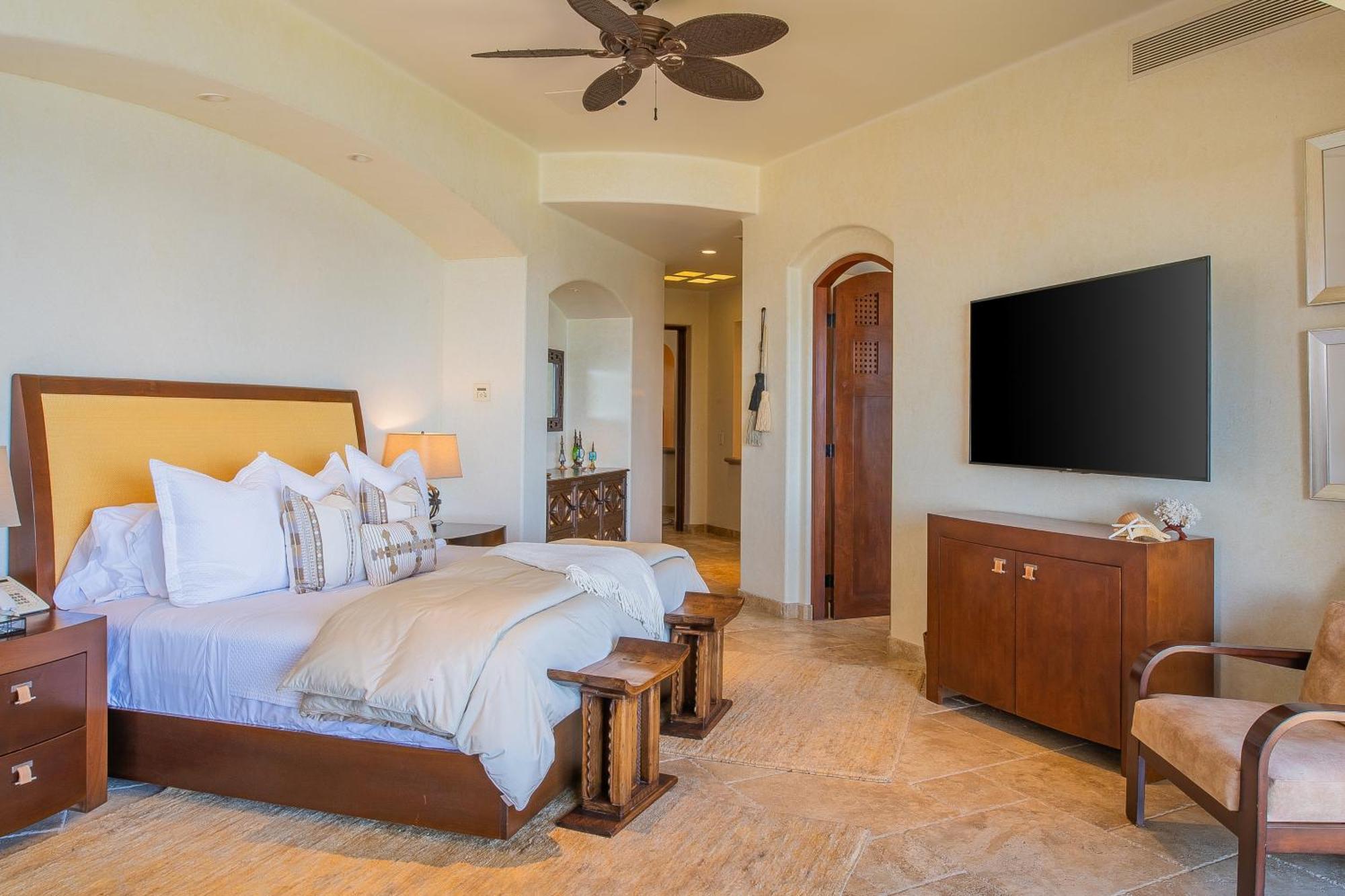 Beautiful Fully Staffed & Steps From Swimmable In Del Mar * San Jose del Cabo