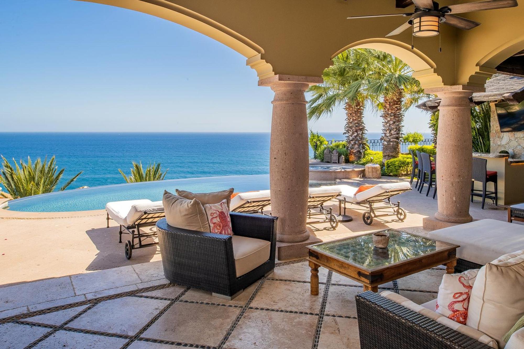 Beautiful Fully Staffed & Steps From Swimmable In Del Mar * San Jose del Cabo