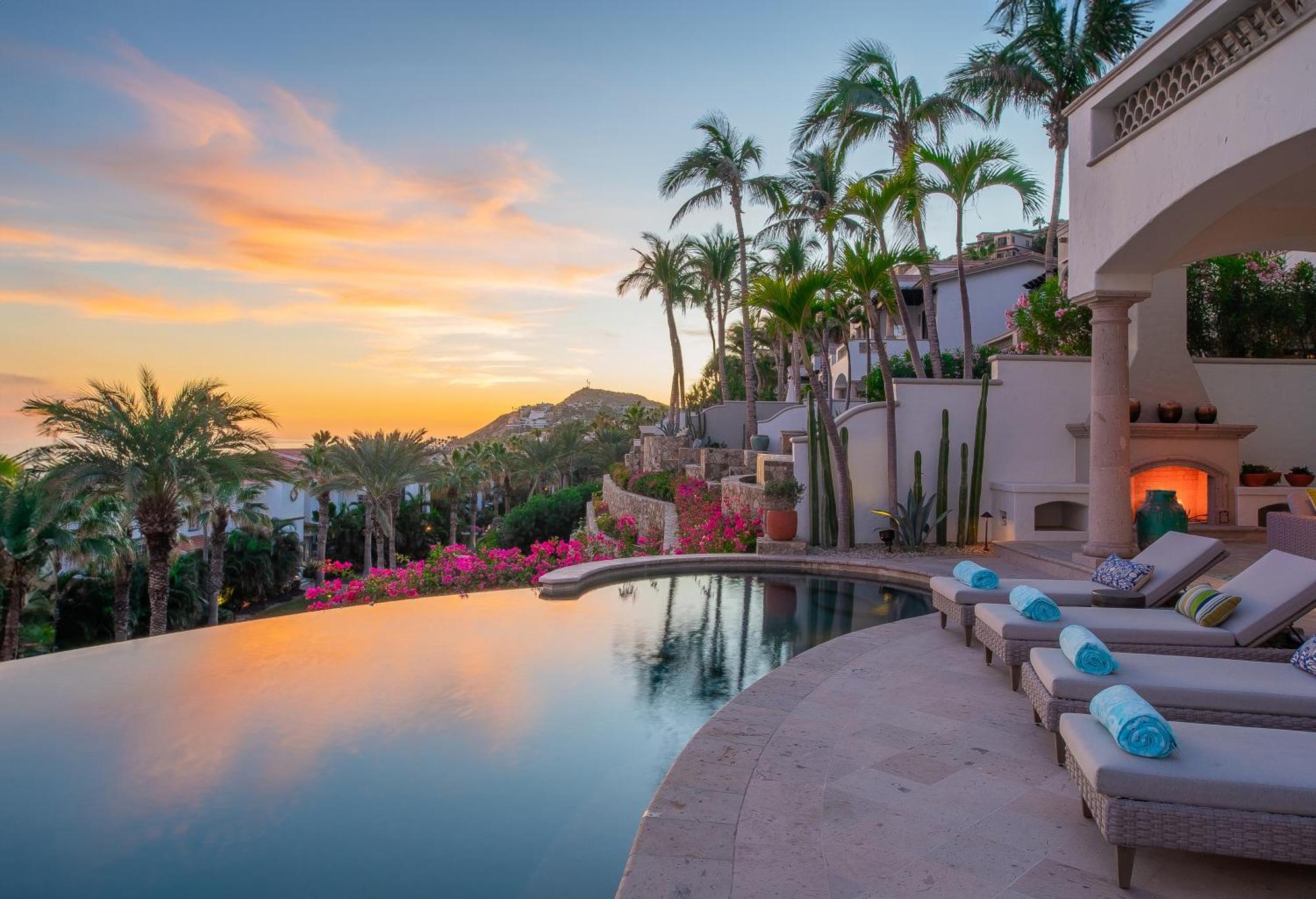 Amazing 5bd Del Mar With Full Staff And Steps From The