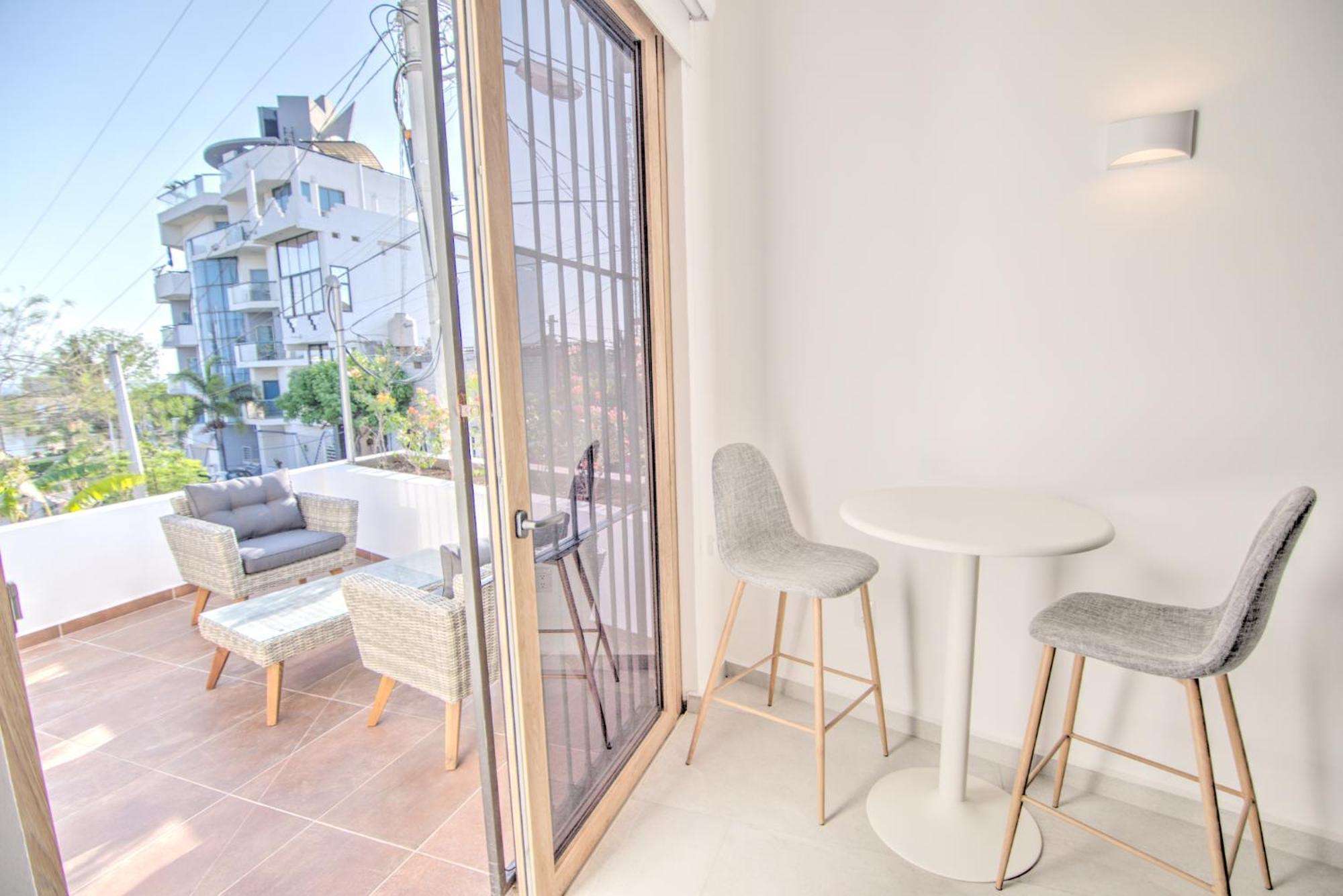 Estadios - Only 3 Blocks To