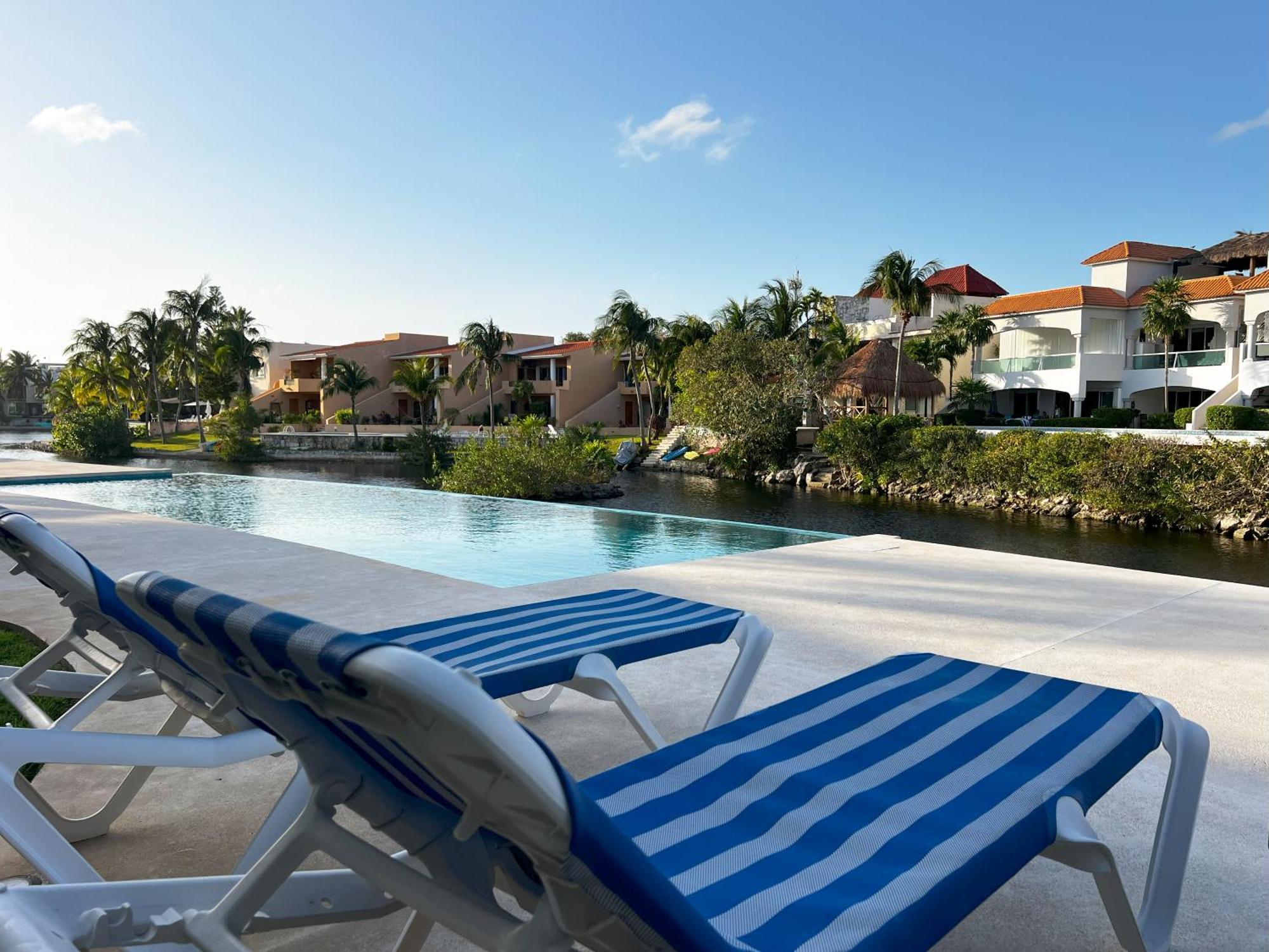 Exclusive, Lagoon Front, 2 Min Beach, Groundfloor, Grill & Paddelboard Apartment