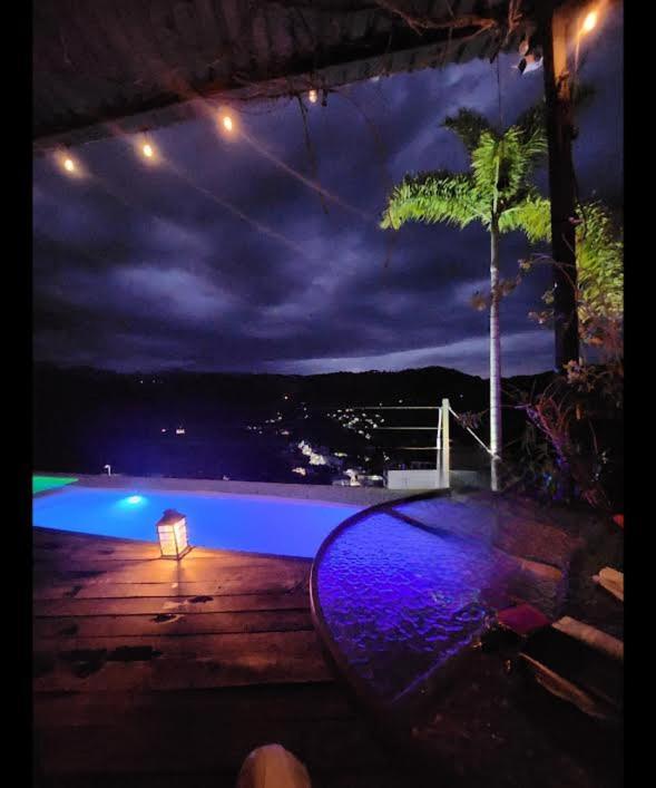 Roof Hotel *