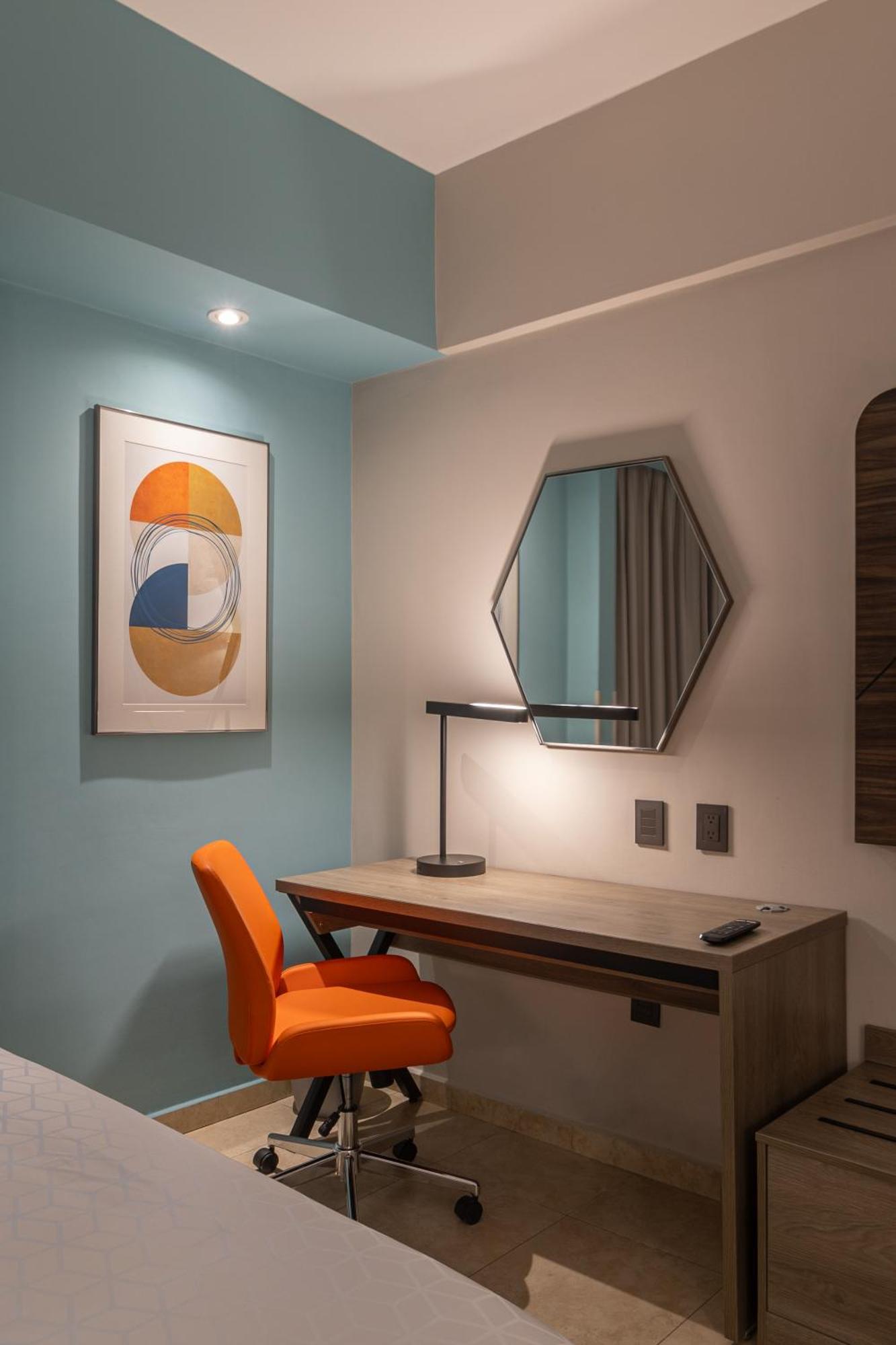 Express By Ihg Hotel
