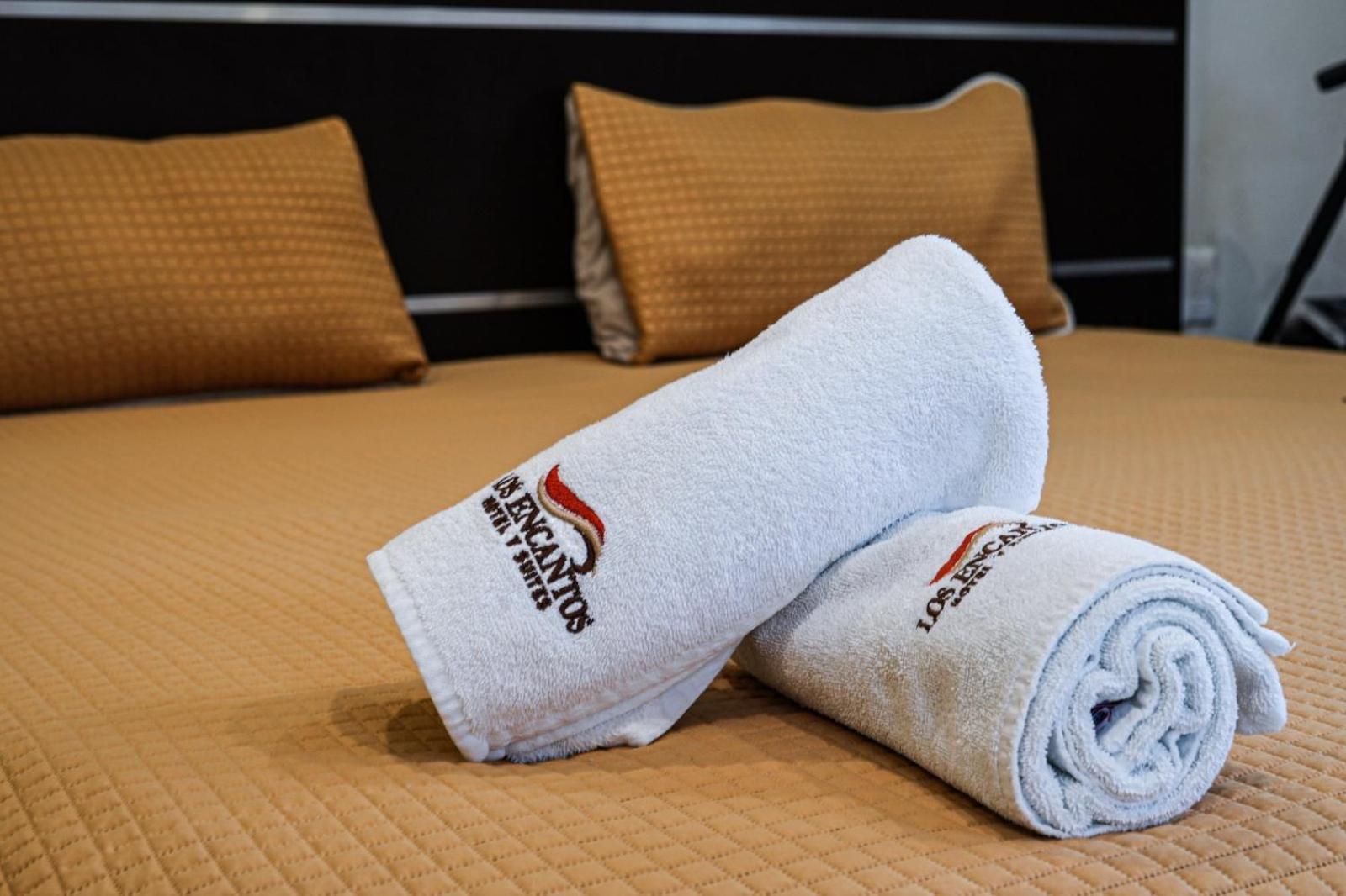 Hotel Y Los Encantos