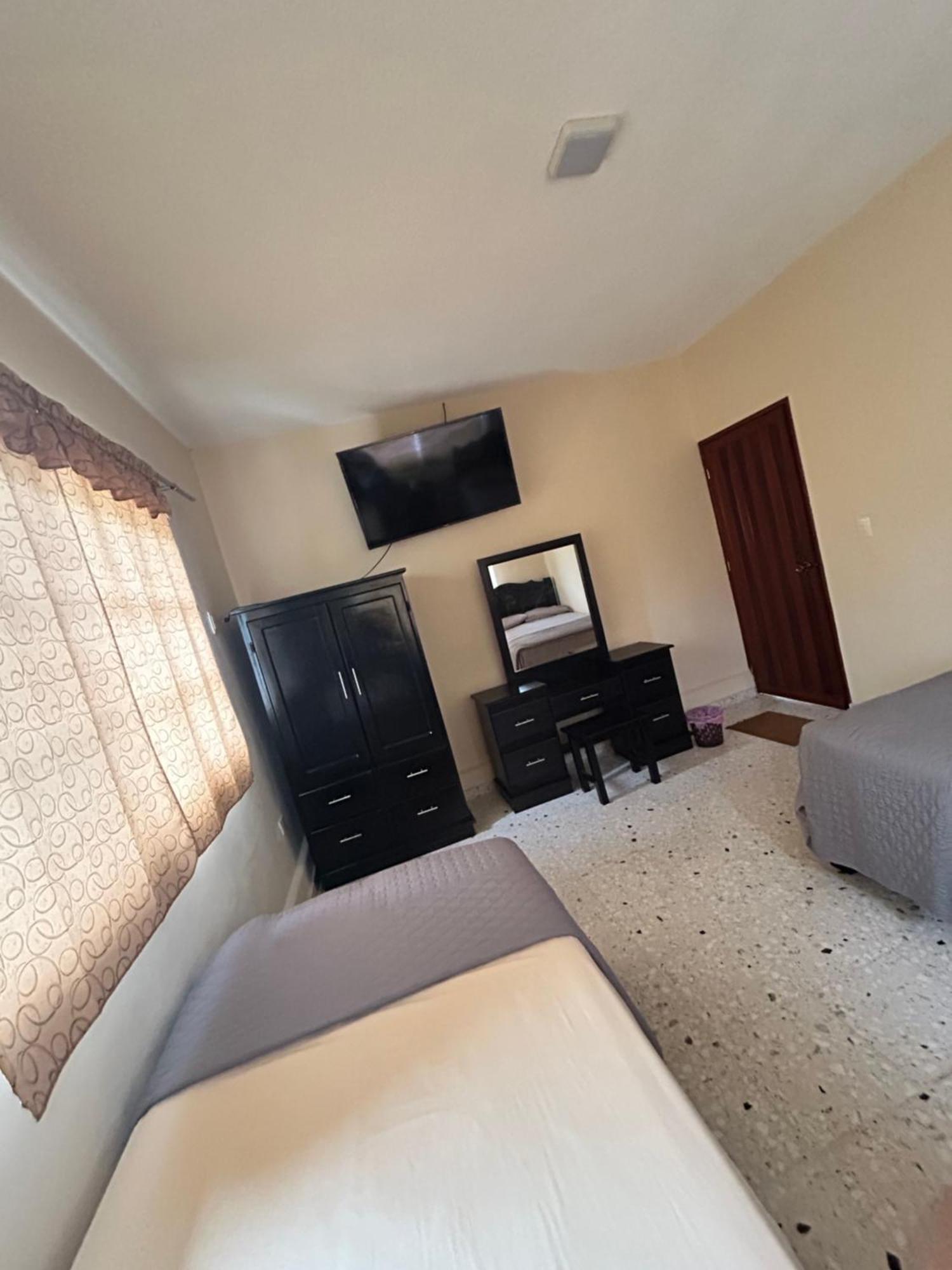 Guest house Tik Hall Aquismon