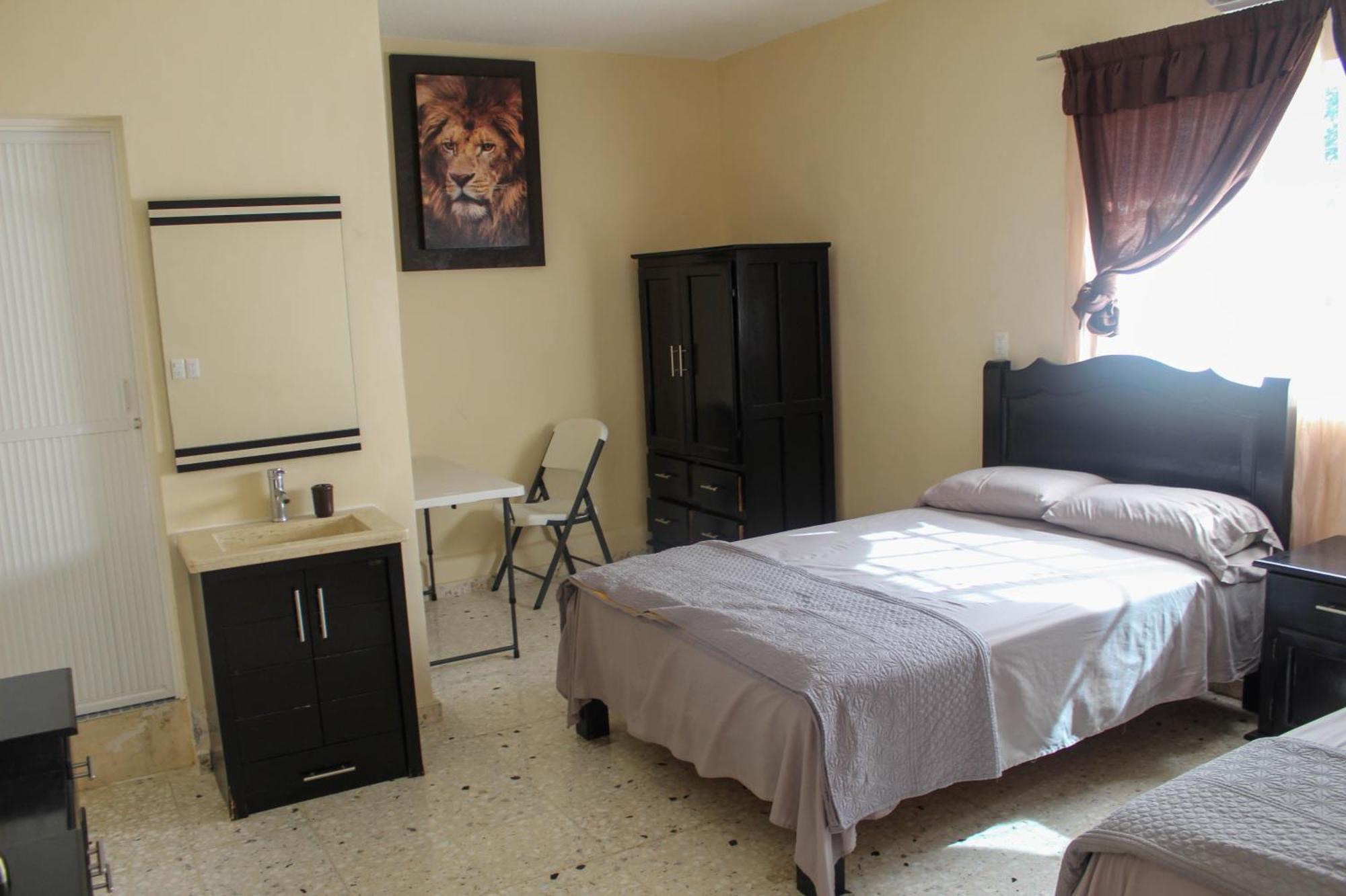 Tik Hall Guest house Aquismon