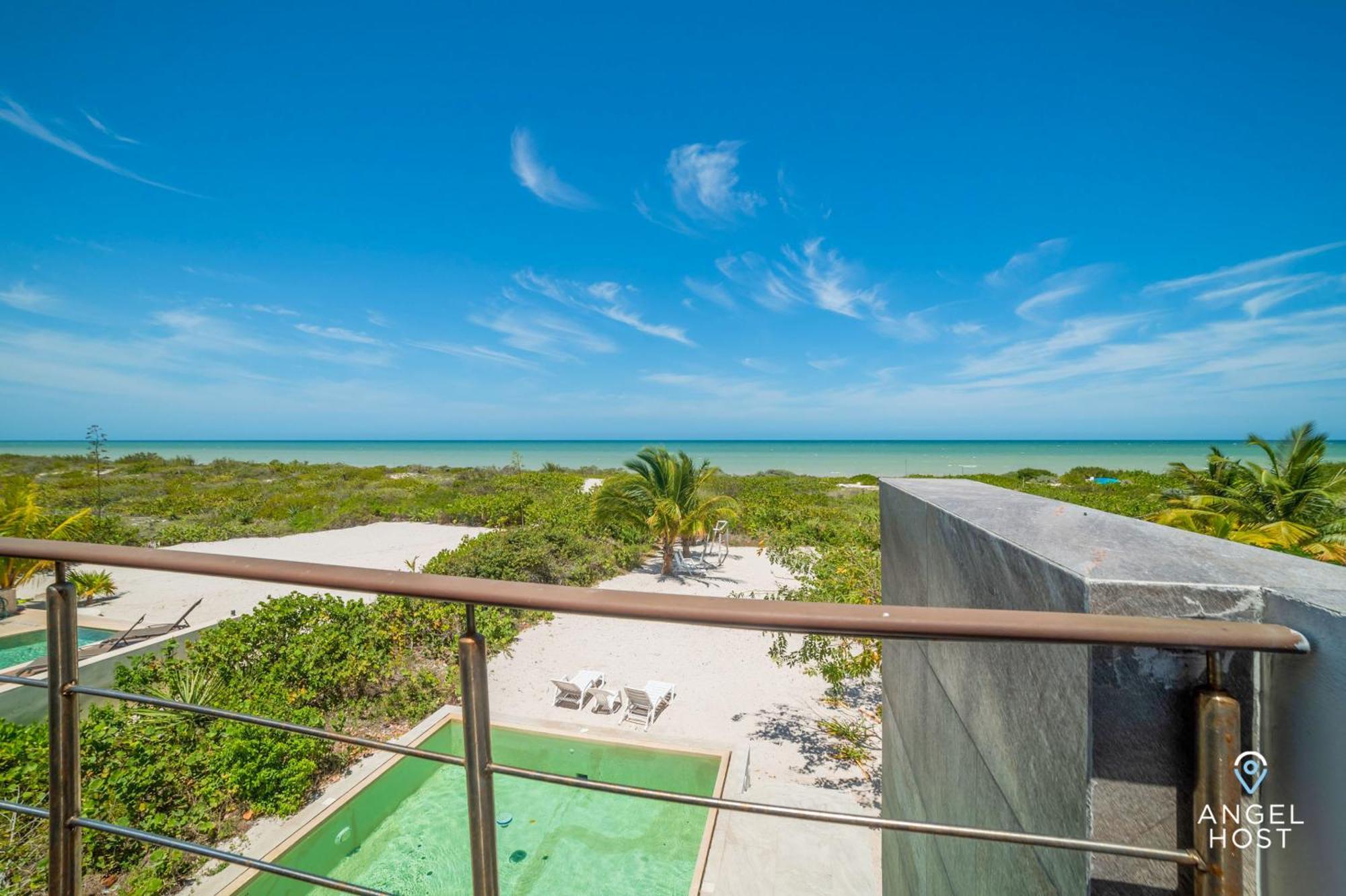 Beachfront With Private Pool Steps To The Sea! Chicxulub