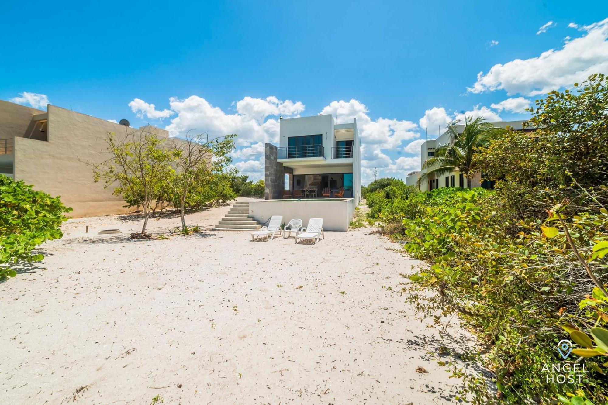 Beachfront With Private Pool Steps To The Sea! Holiday home *