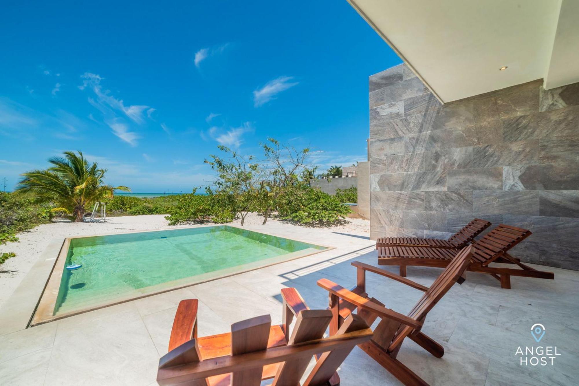 Holiday home Beachfront With Private Pool Steps To The Sea! *