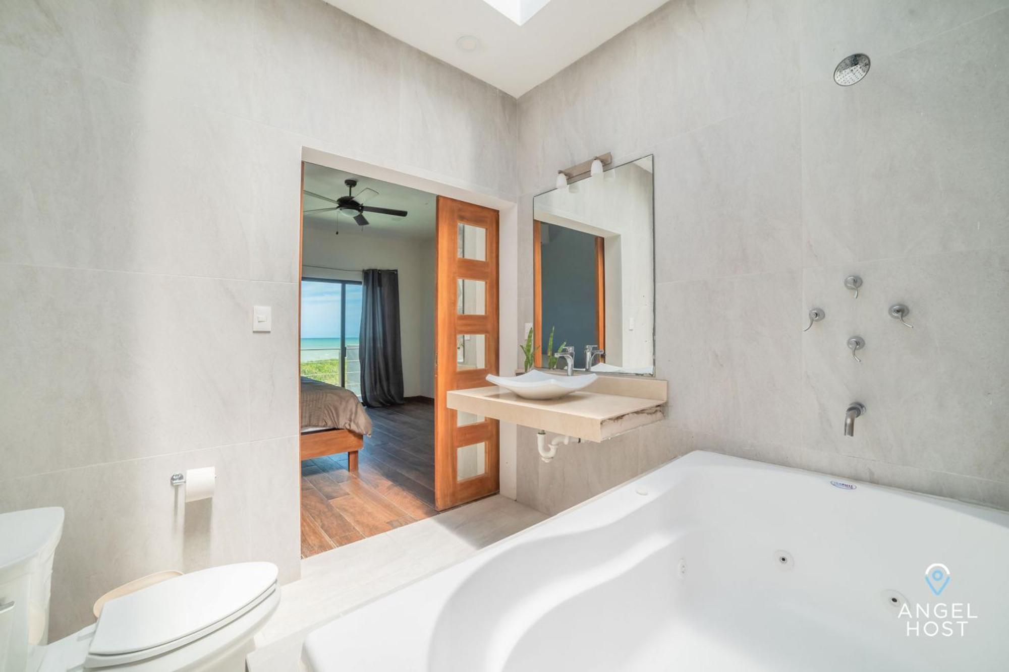 Beachfront With Private Pool Steps To The Sea! Chicxulub
