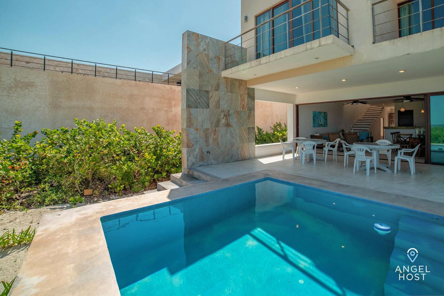 Beachfront With Private Pool Steps To The Sea!