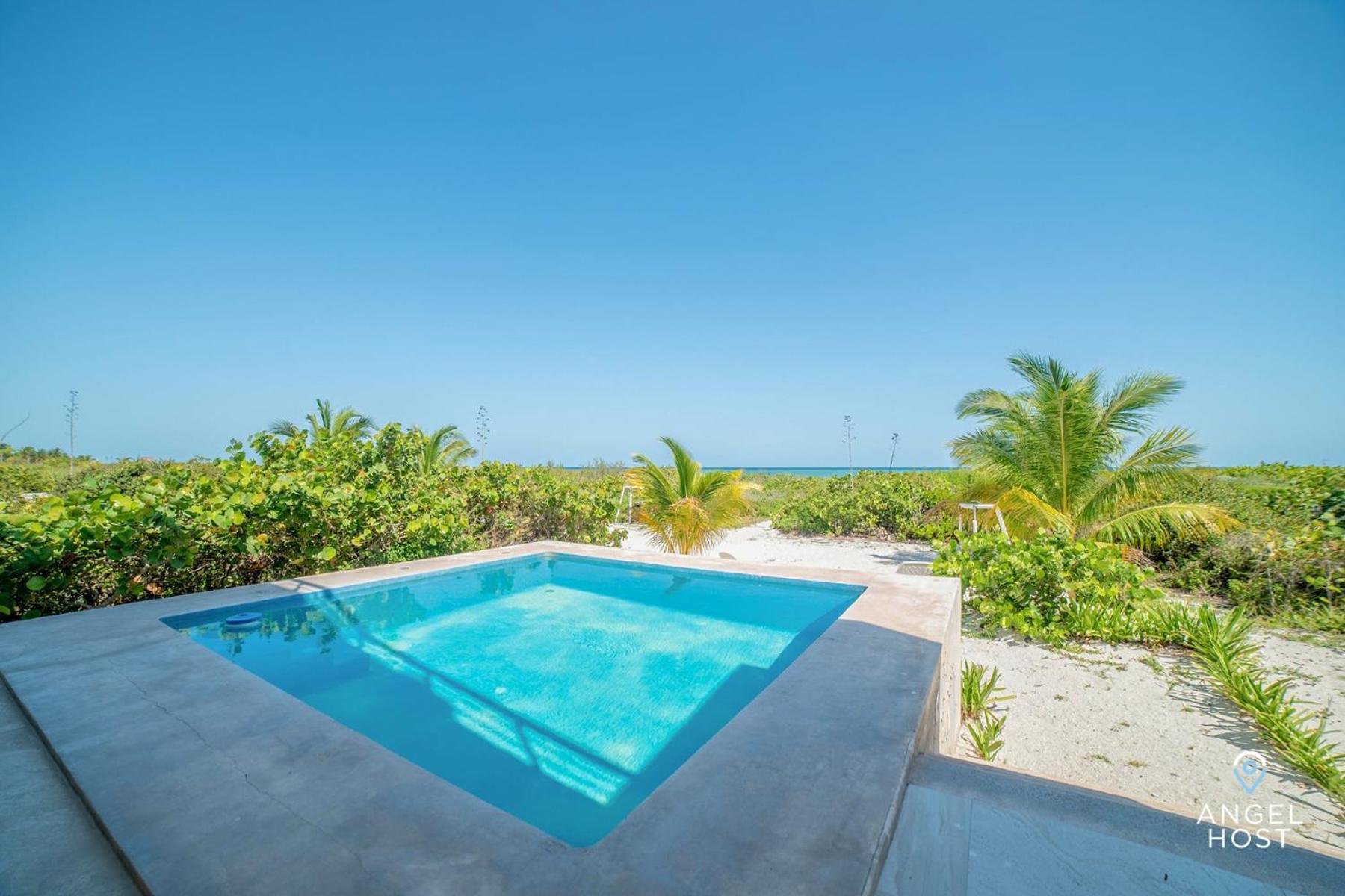 Holiday home Beachfront With Private Pool Steps To The Sea! Chicxulub