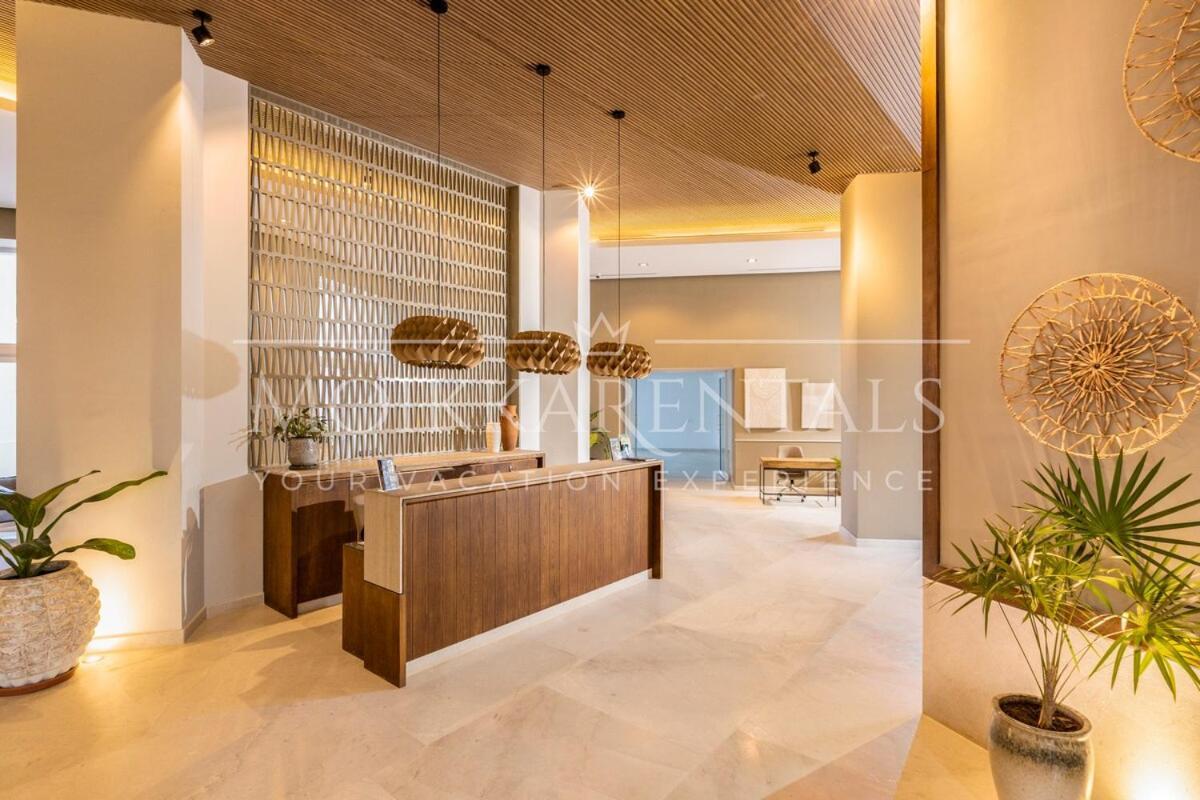 Stunning View Oceanfront Apartment *