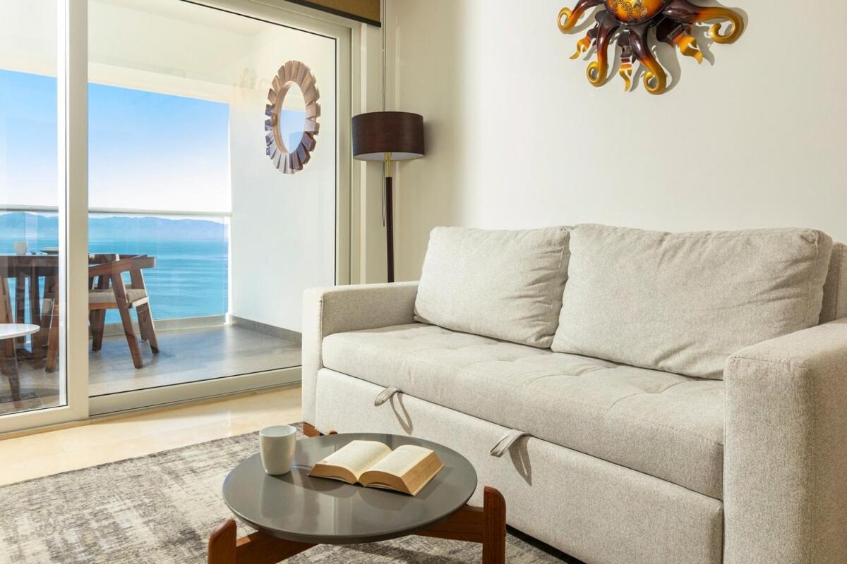 Stunning View Oceanfront Apartment