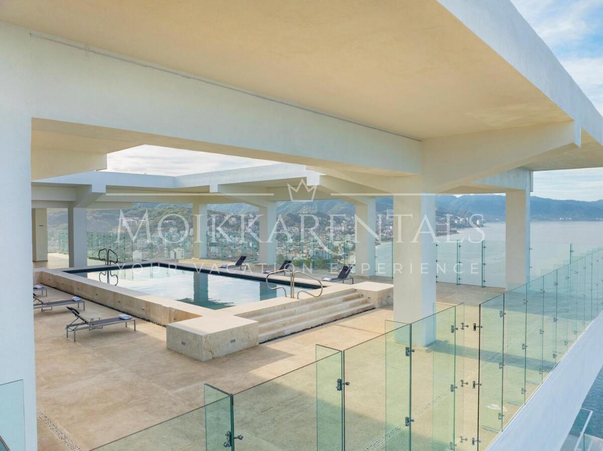 Stunning View Oceanfront Apartment