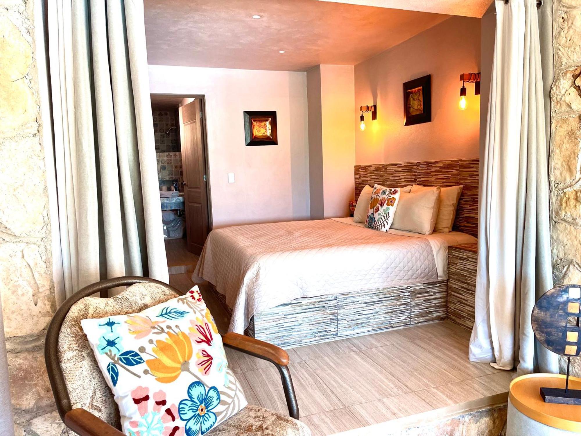 Bremar 85 Private Place - Adults Only Homestay