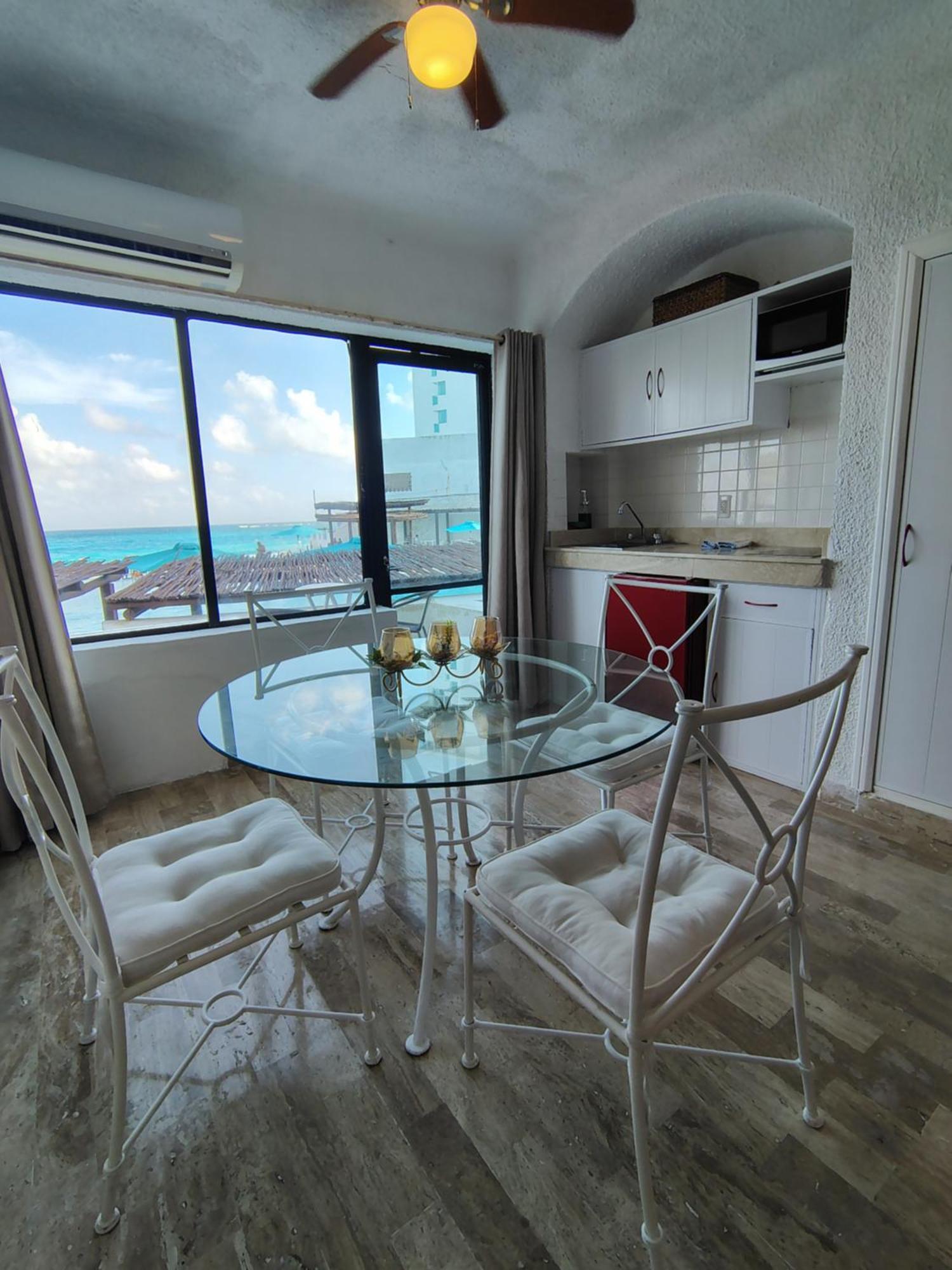 Beachfront With Ocean View Apartment *