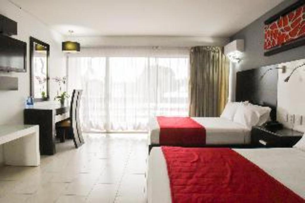 Hotel Portonovo Plaza Expo 3*